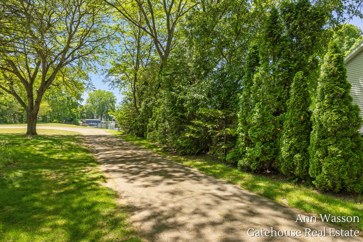 6007 Arroyo Vista Drive NE Rockford MI 49341