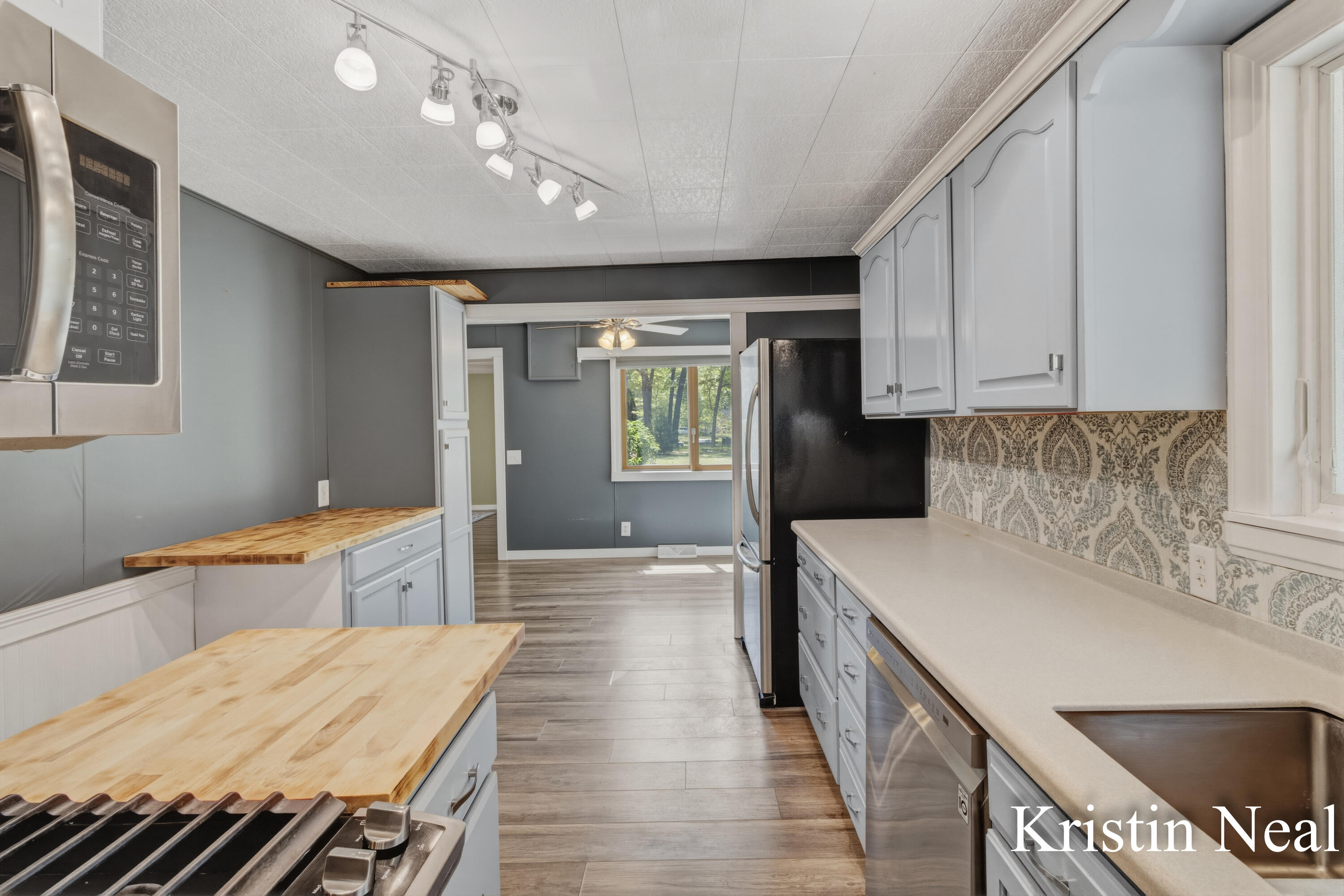 673 S Wolf Lake Road Muskegon MI 49442