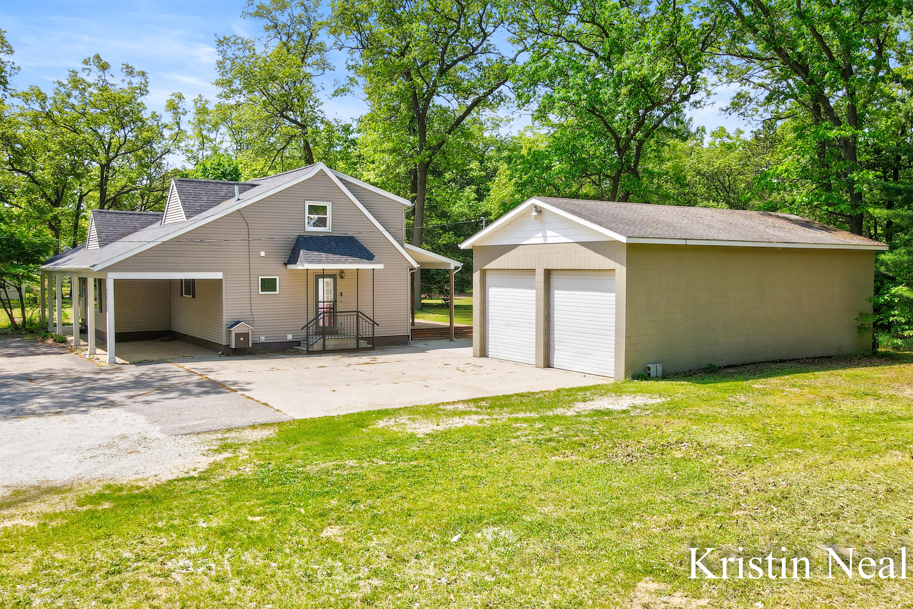 673 S Wolf Lake Road Muskegon MI 49442