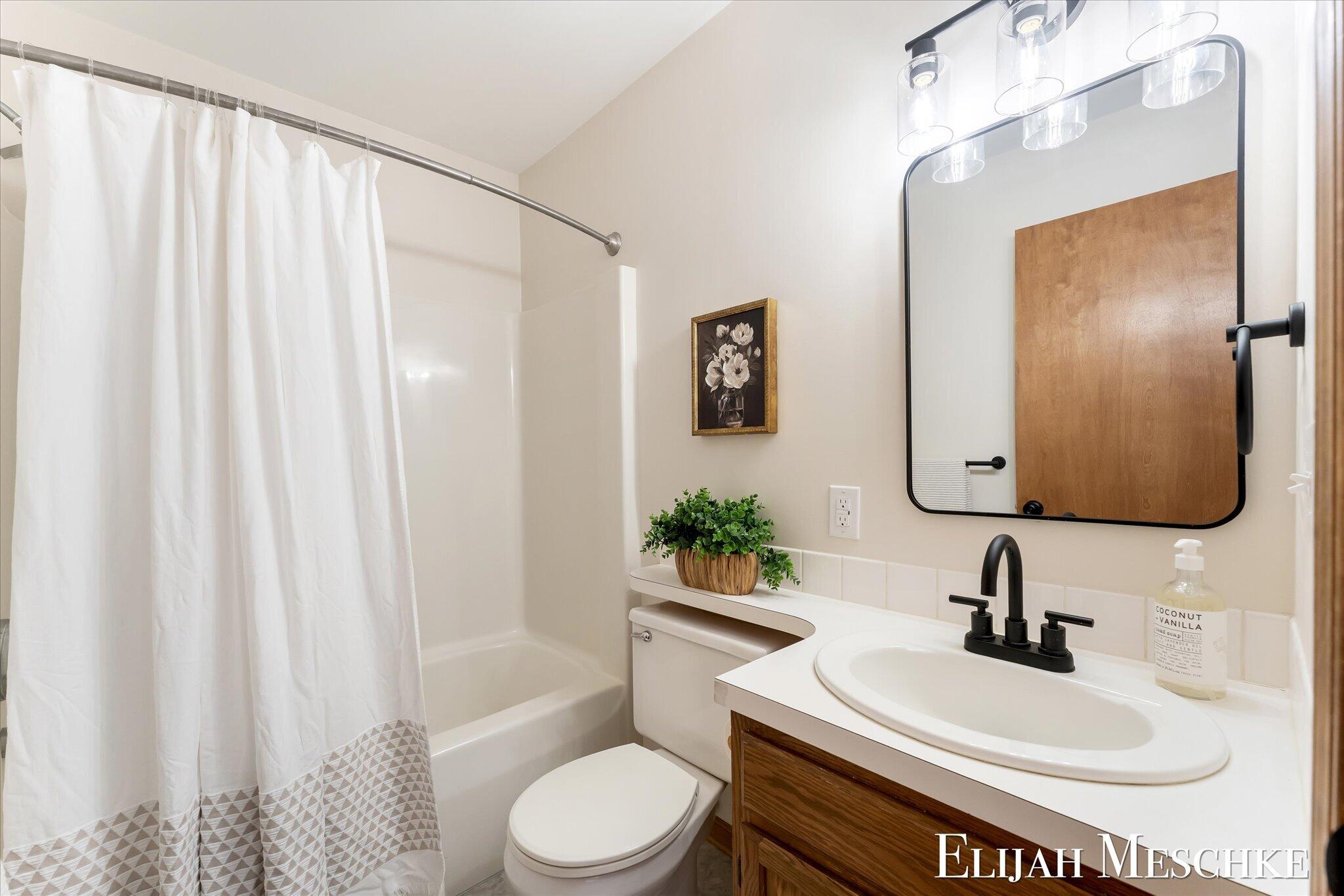 1385 Shaw Court NE Rockford MI 49341