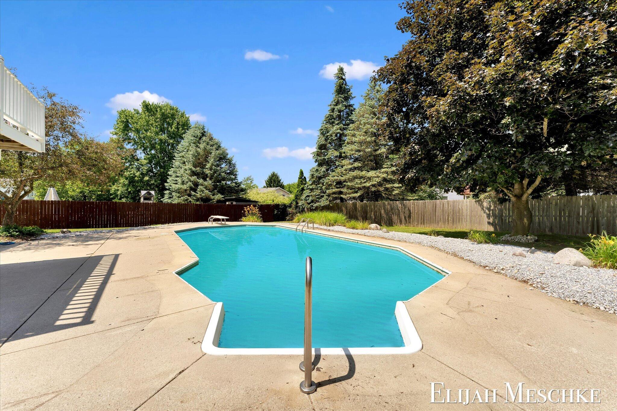 1385 Shaw Court NE Rockford MI 49341