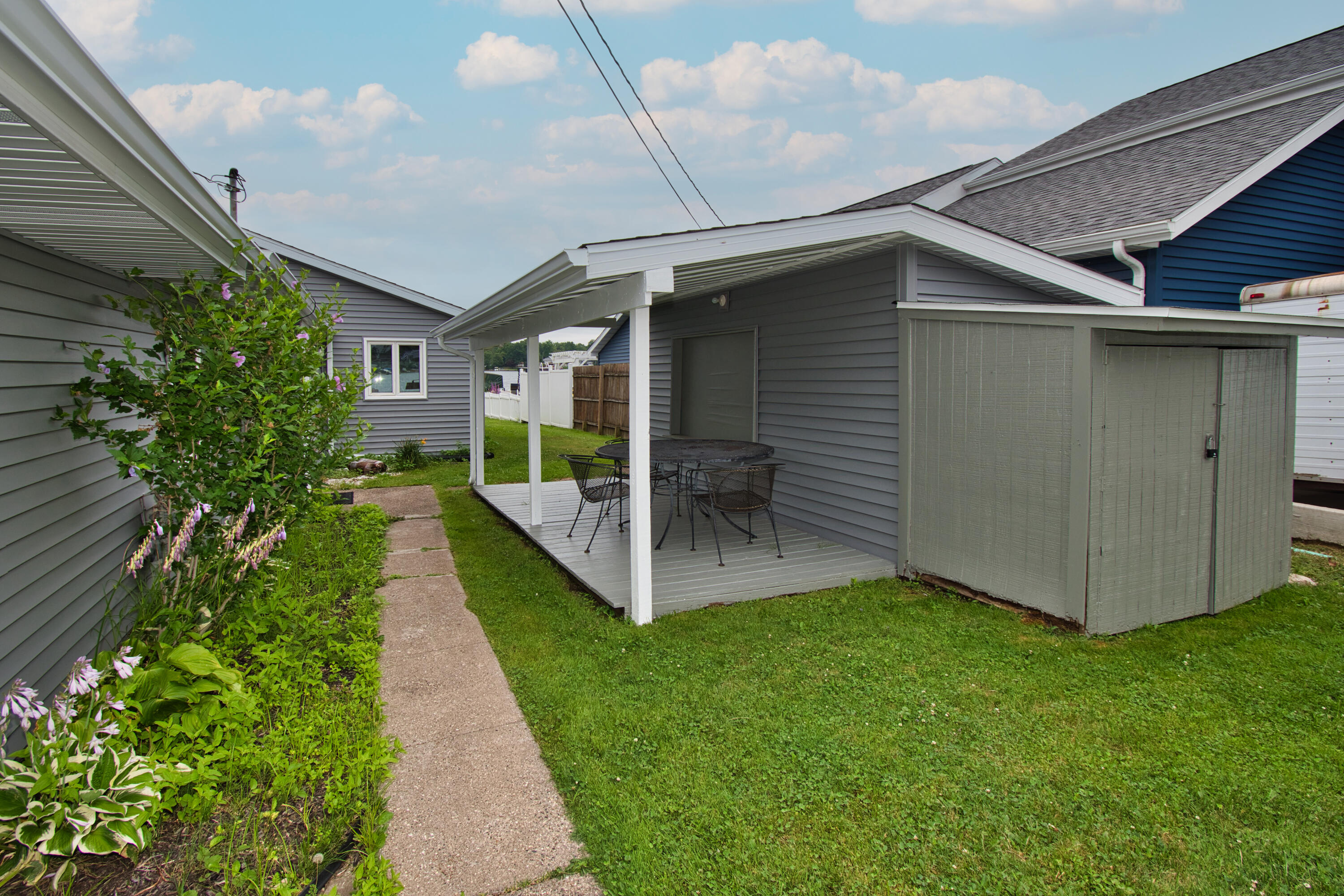 70041 Beach Drive Edwardsburg MI 49112