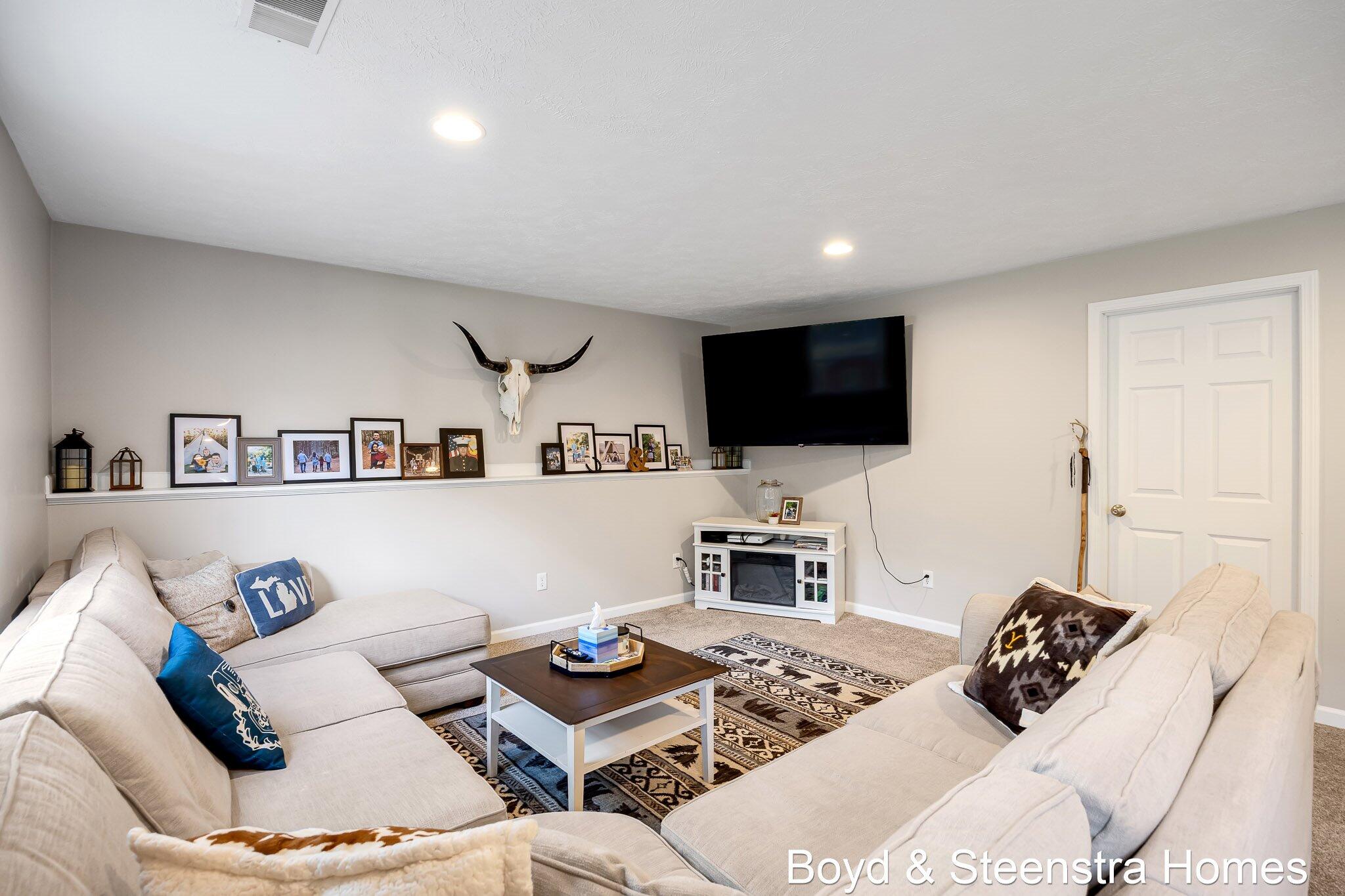 442 Shaw Estates Drive NE Rockford MI 49341