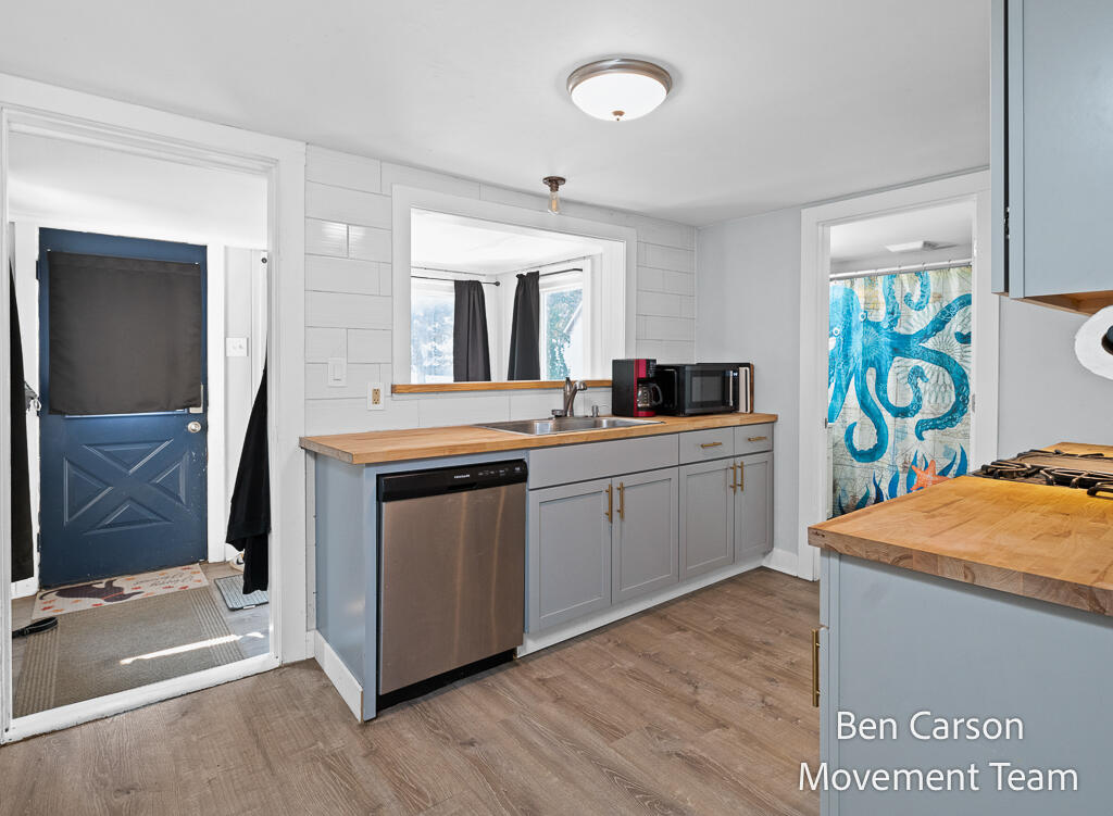 2164 Letart Avenue Muskegon MI 49441