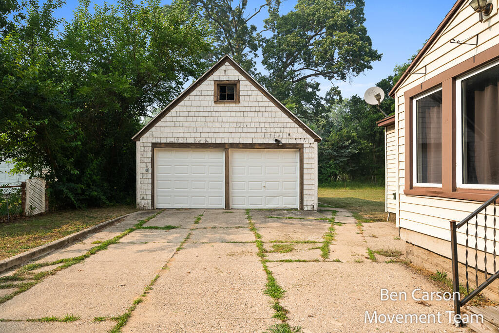 2164 Letart Avenue Muskegon MI 49441