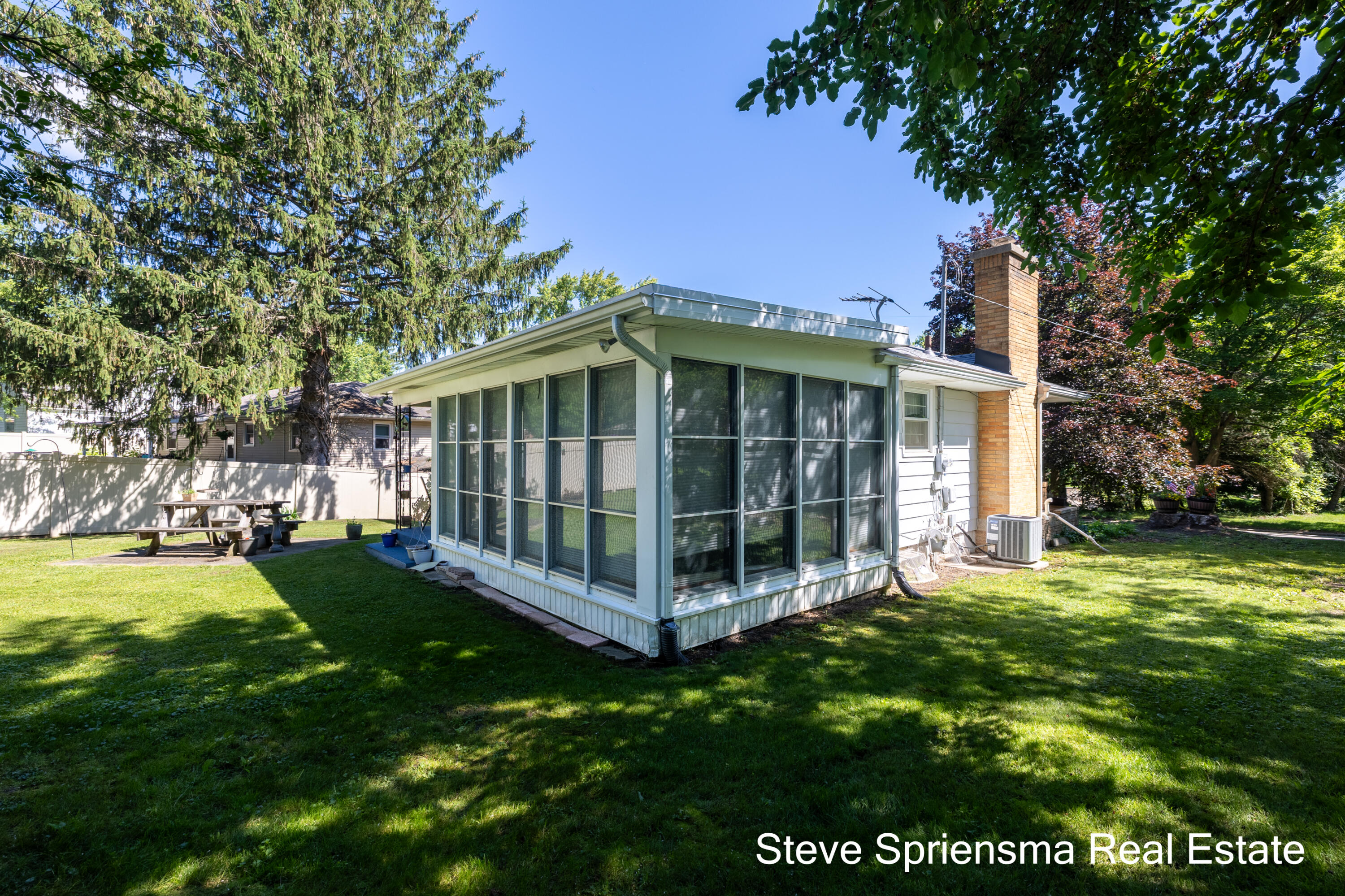 1355 Derby Drive NW Grand Rapids MI 49504