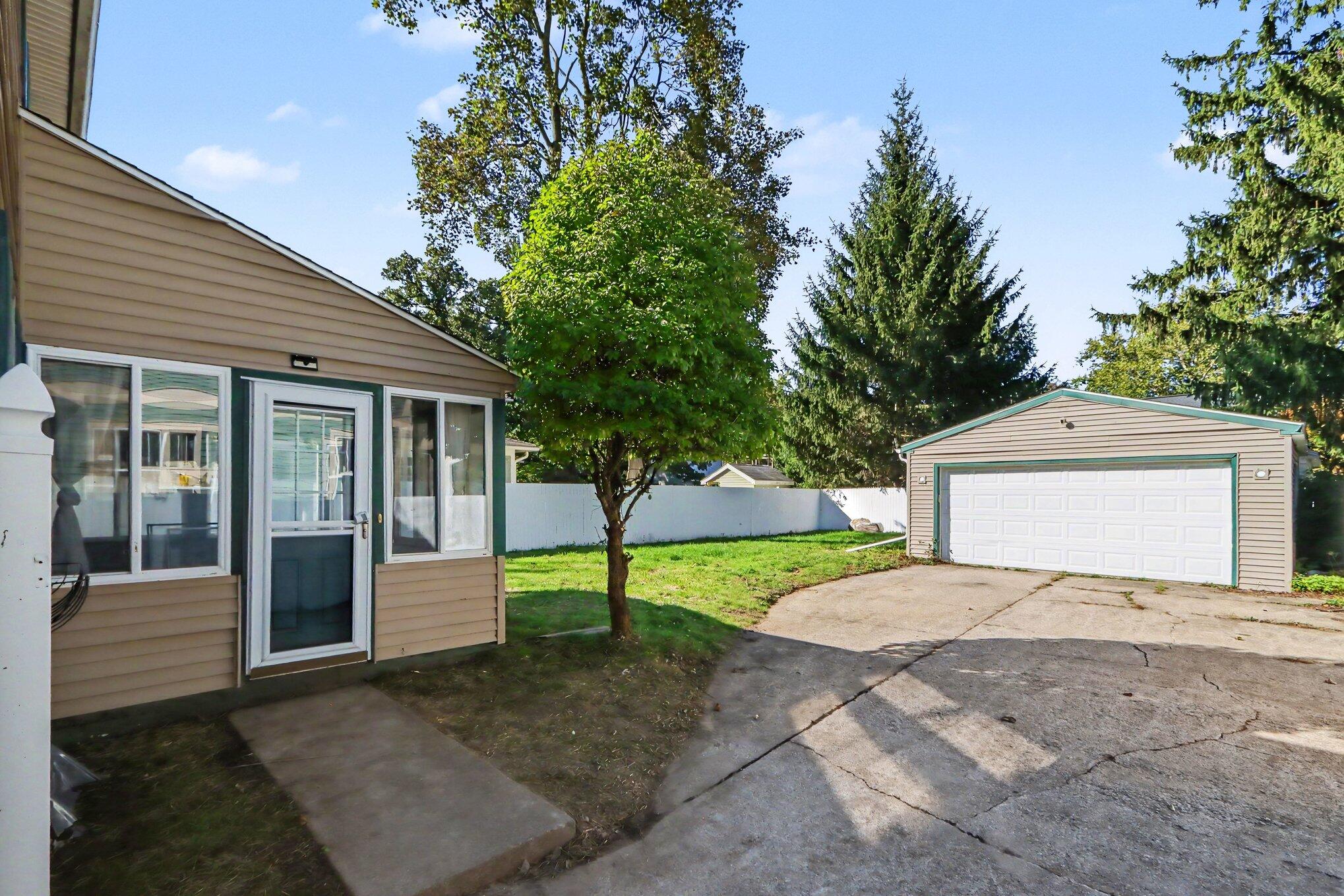 436 Edgemoor Avenue Kalamazoo MI 49001