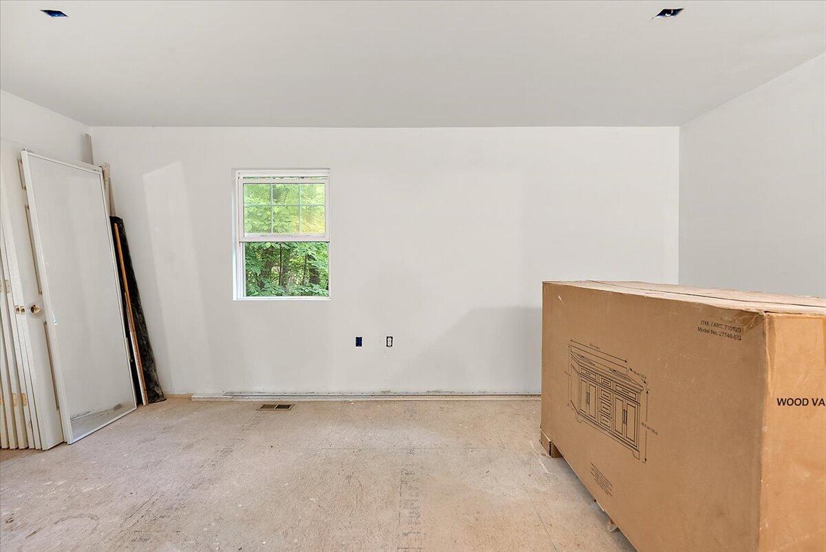 8945 Vergennes Street SE Ada MI 49301
