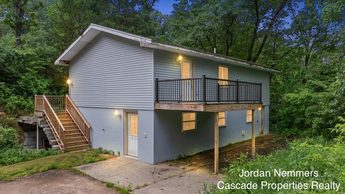 8945 Vergennes Street SE Ada MI 49301