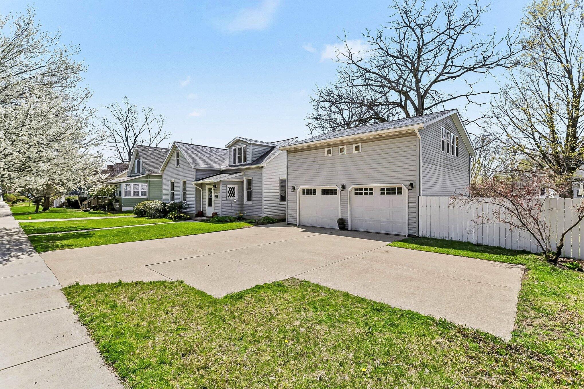512 Lagrange Street South Haven MI 49090