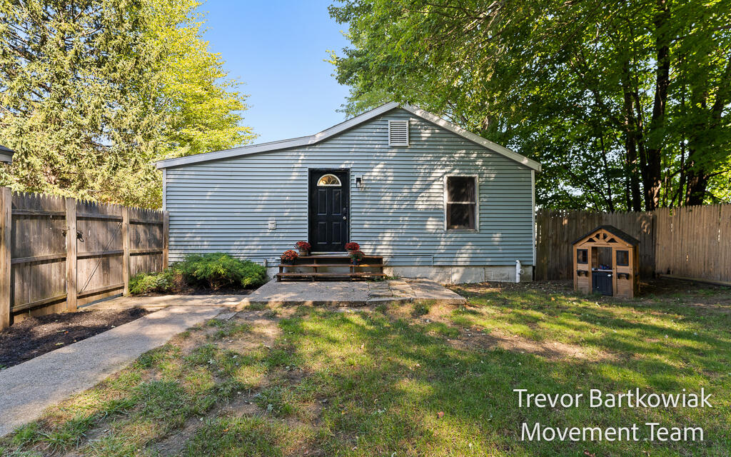 529 Porter Road Norton Shores MI 49441