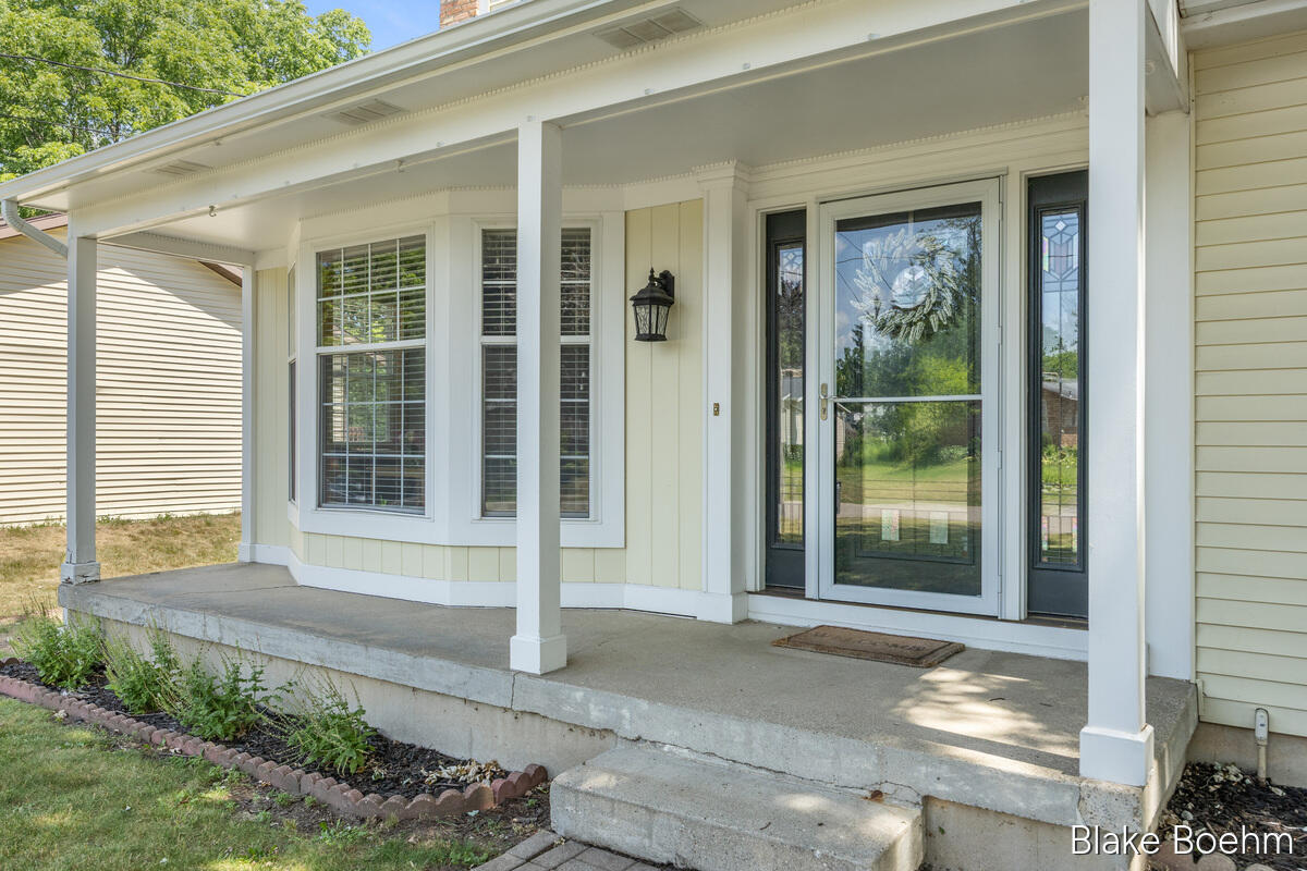 118 Lauderdale Avenue NE Grand Rapids MI 49546