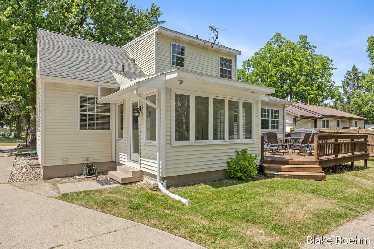 118 Lauderdale Avenue NE Grand Rapids MI 49546