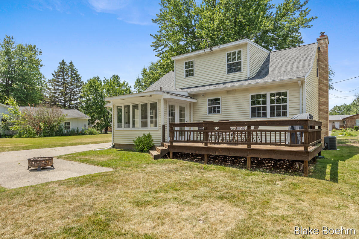 118 Lauderdale Avenue NE Grand Rapids MI 49546