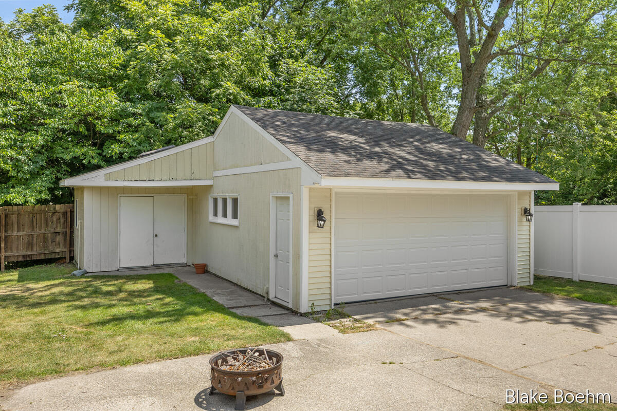118 Lauderdale Avenue NE Grand Rapids MI 49546