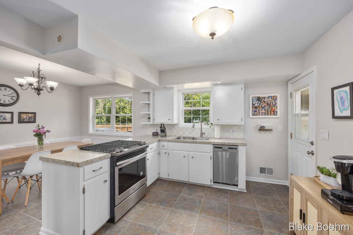 118 Lauderdale Avenue NE Grand Rapids MI 49546
