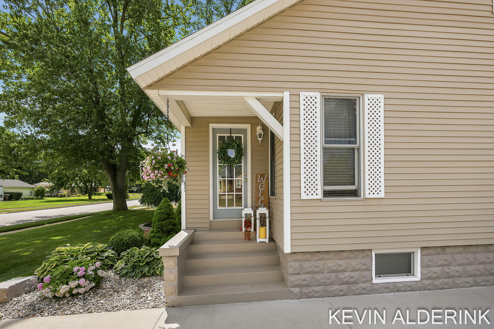 136 S Fairview Road Zeeland MI 49464