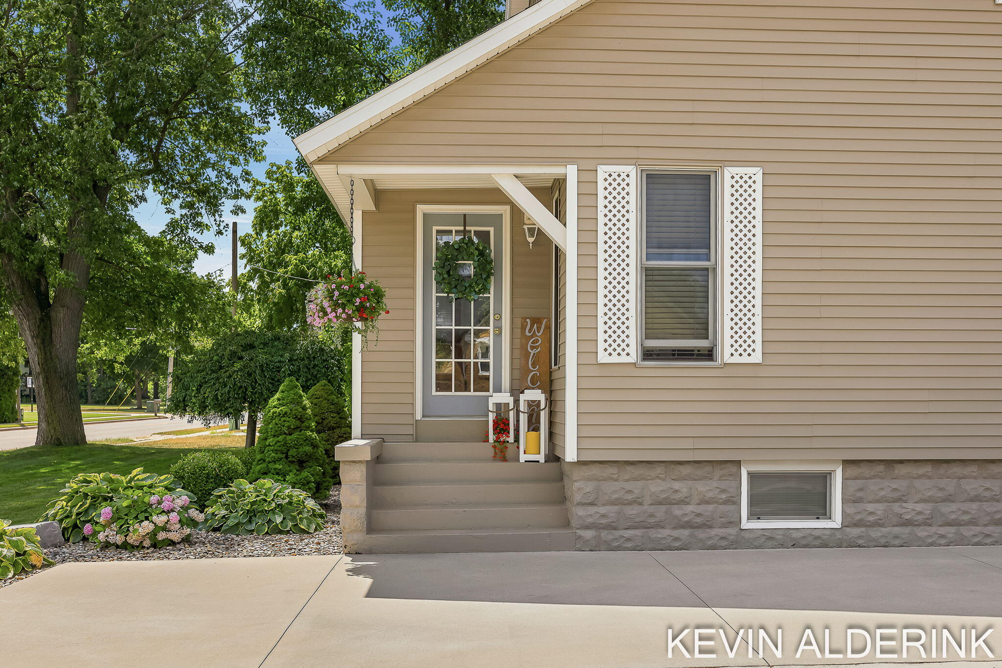 136 S Fairview Road Zeeland MI 49464