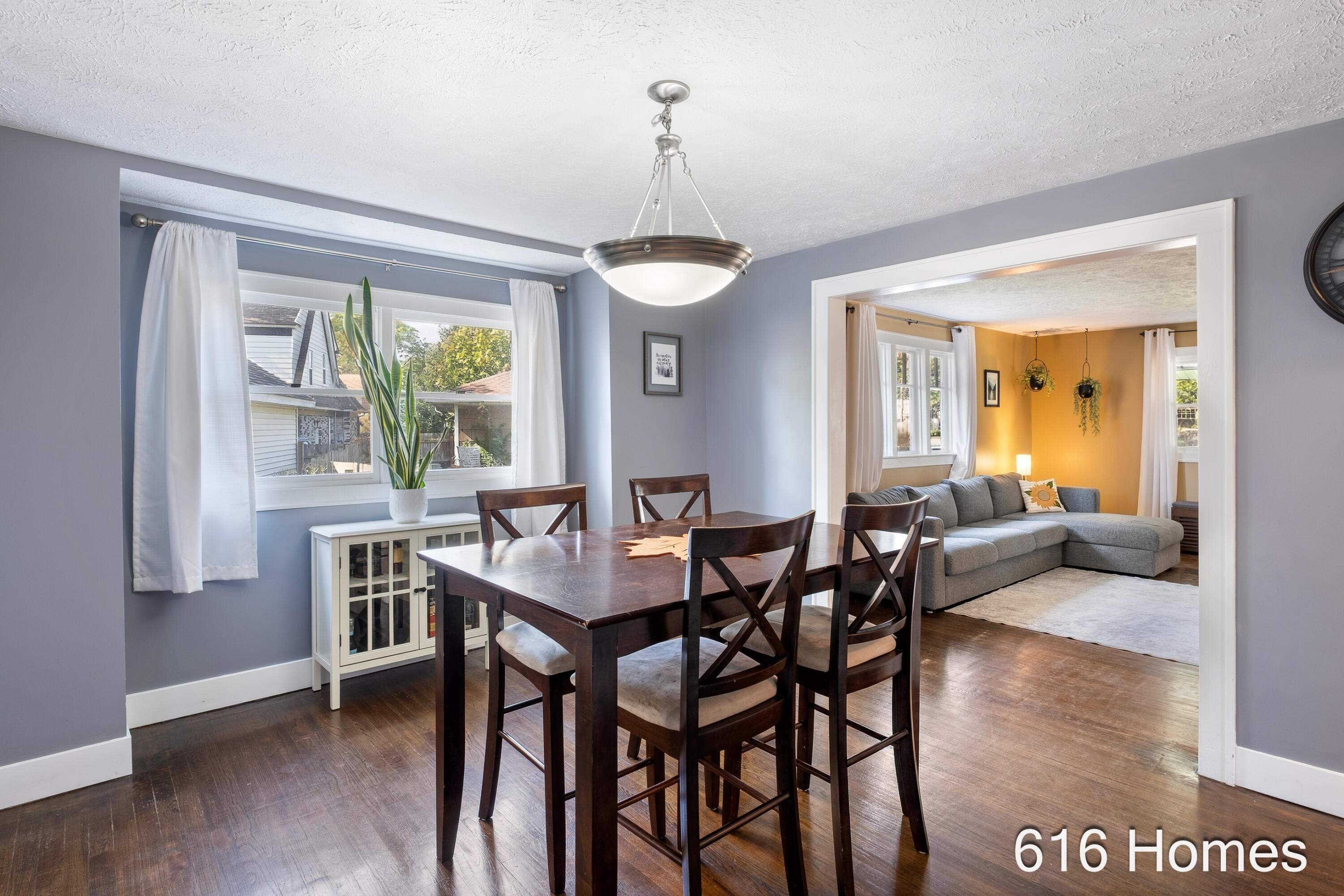 810 Oaklawn Street NE Grand Rapids MI 49505