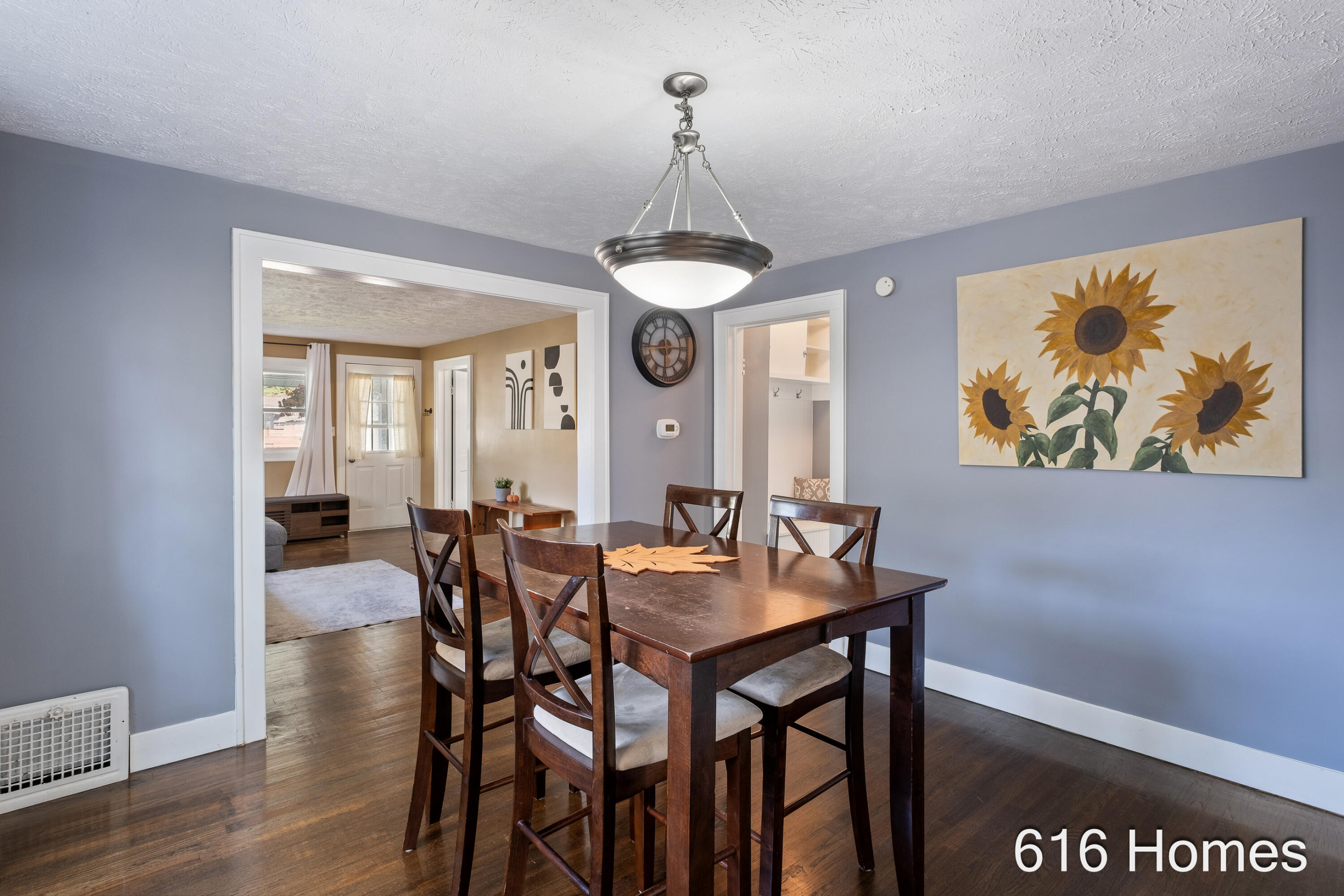 810 Oaklawn Street NE Grand Rapids MI 49505