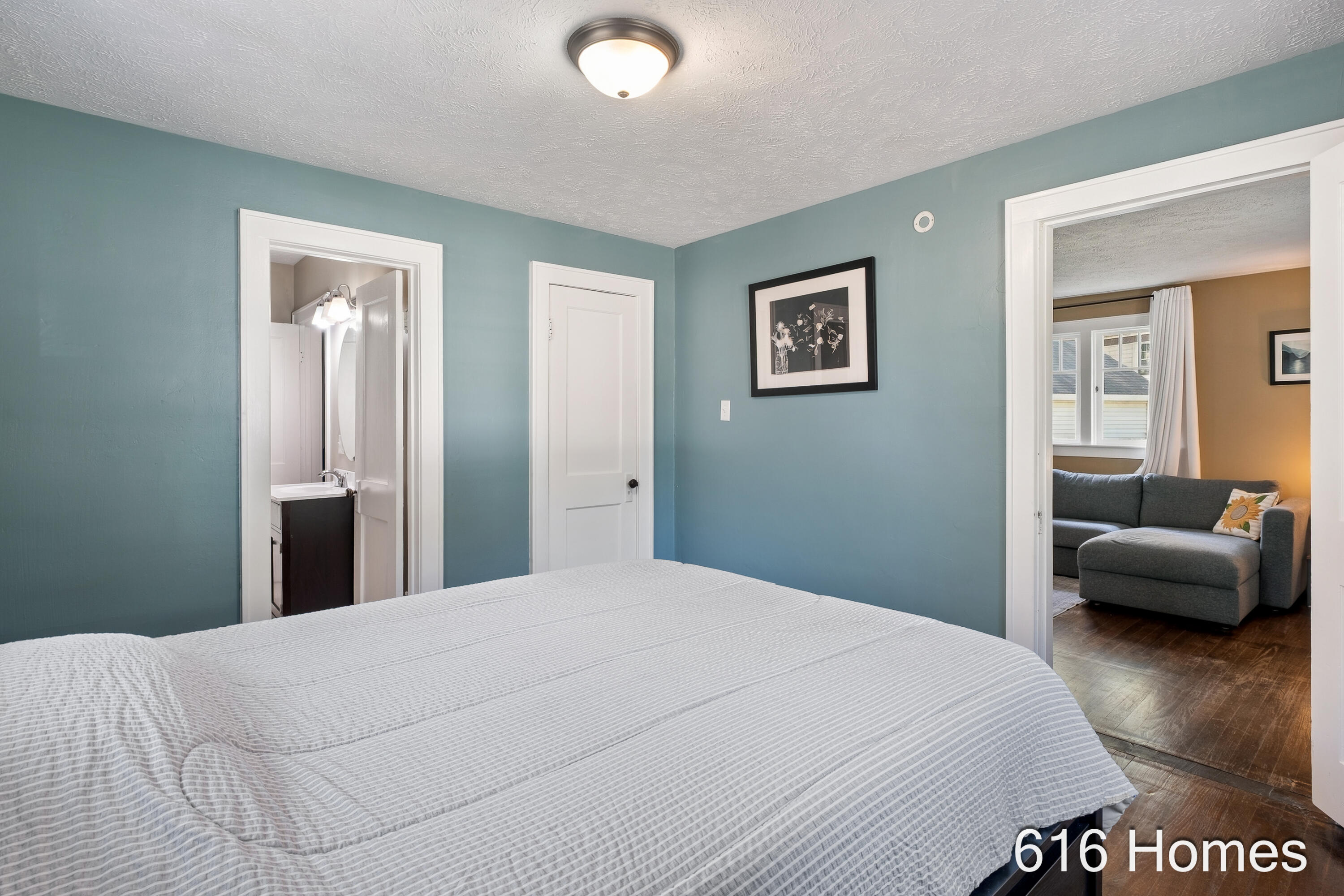 810 Oaklawn Street NE Grand Rapids MI 49505