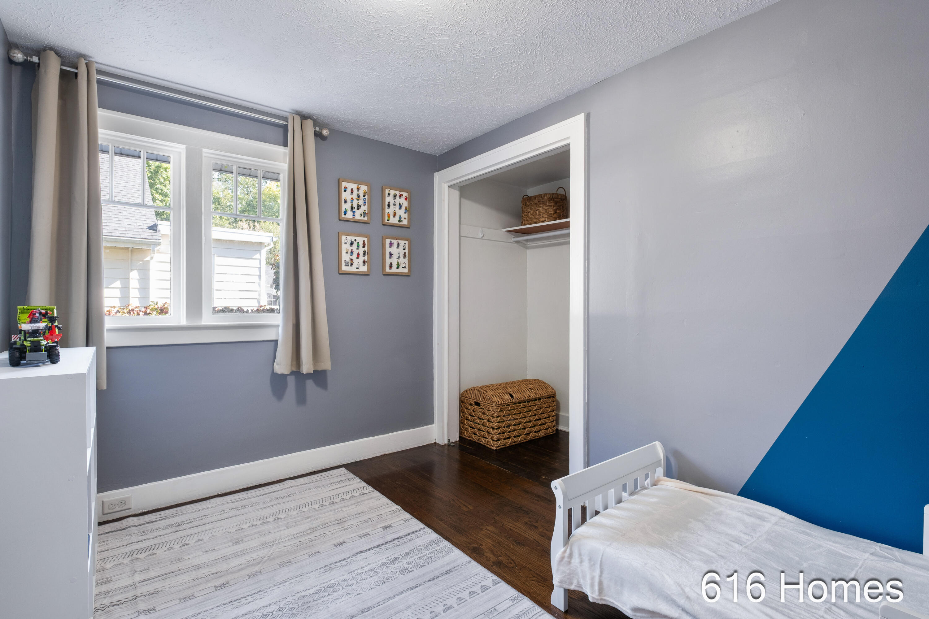 810 Oaklawn Street NE Grand Rapids MI 49505