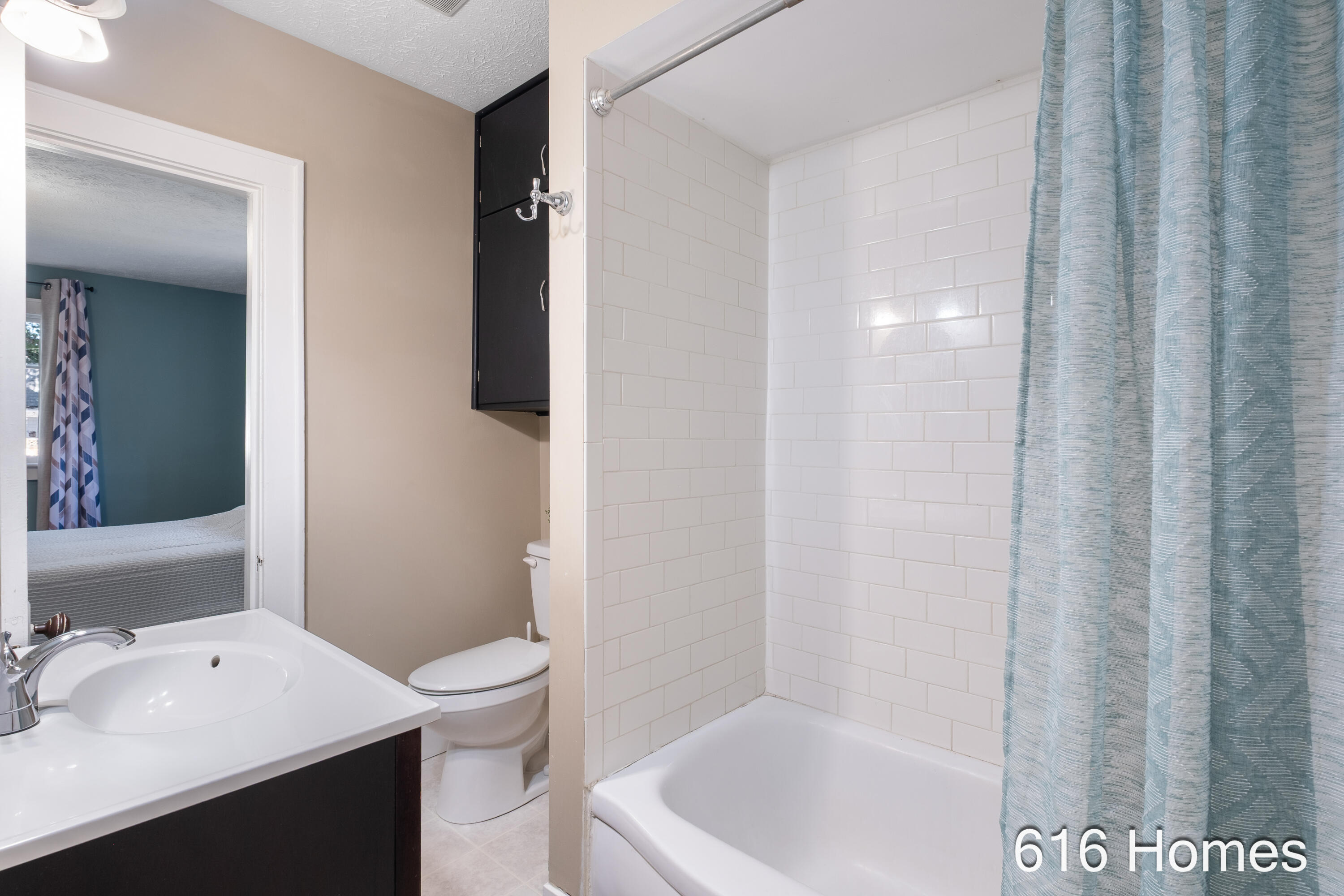 810 Oaklawn Street NE Grand Rapids MI 49505