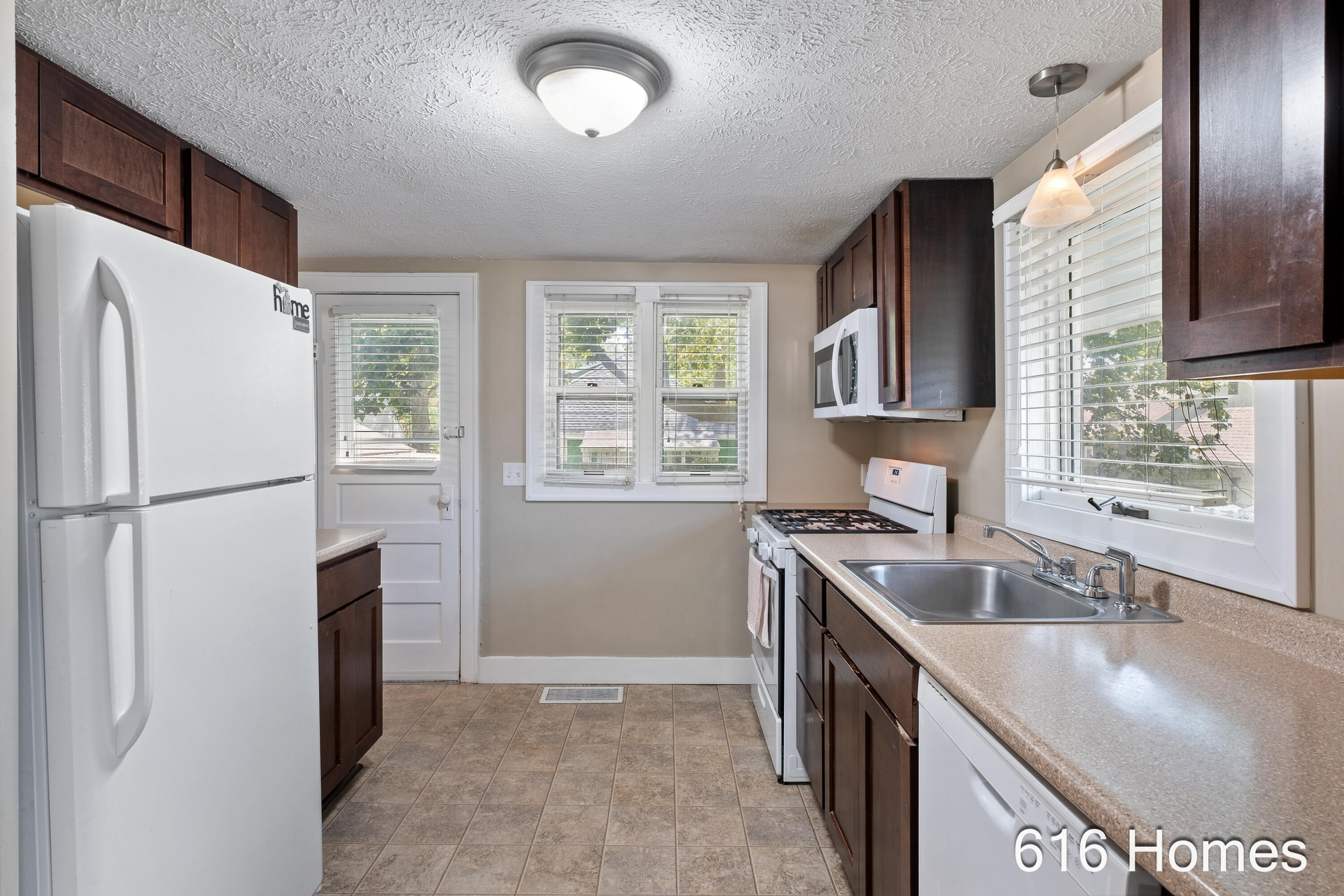 810 Oaklawn Street NE Grand Rapids MI 49505
