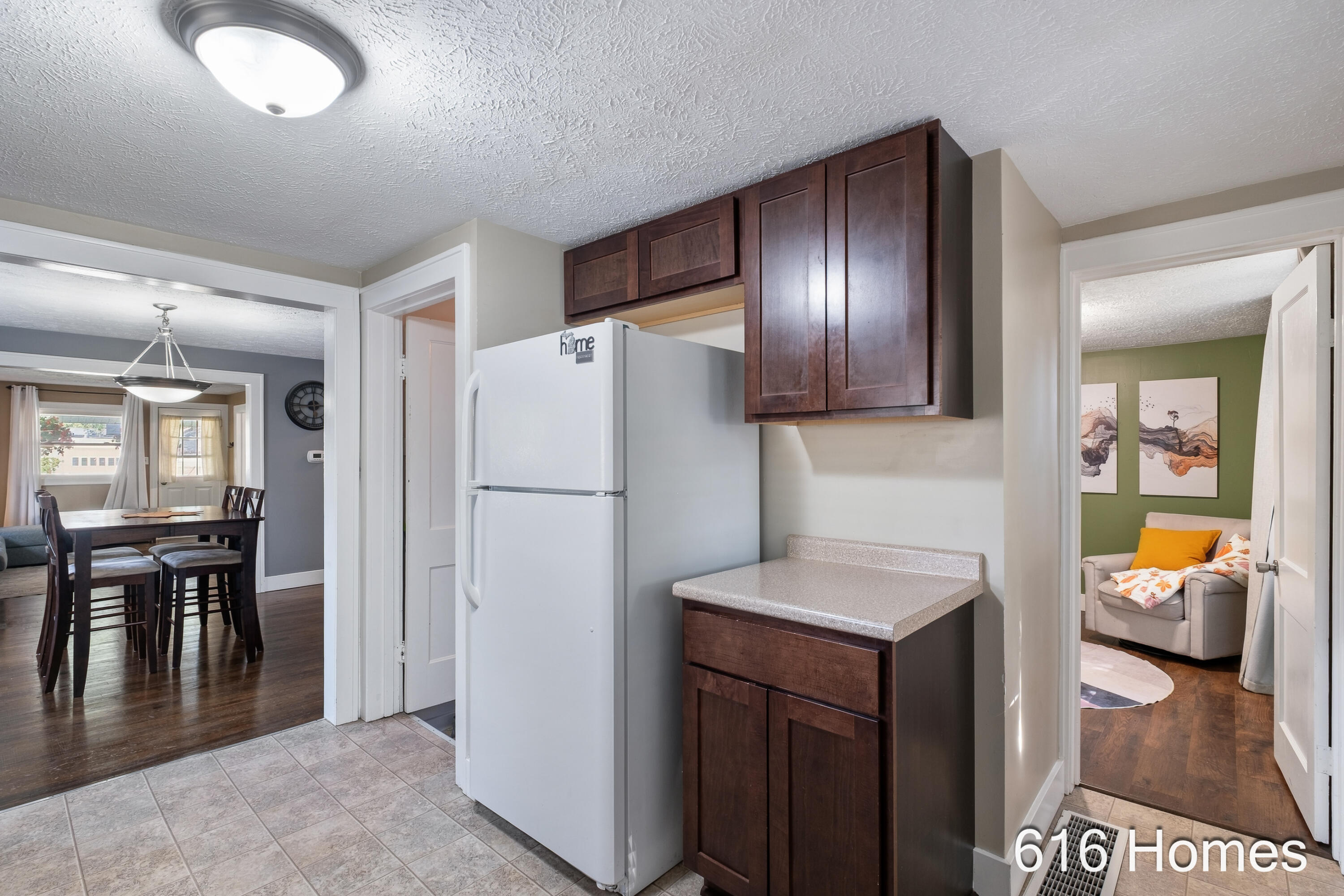 810 Oaklawn Street NE Grand Rapids MI 49505