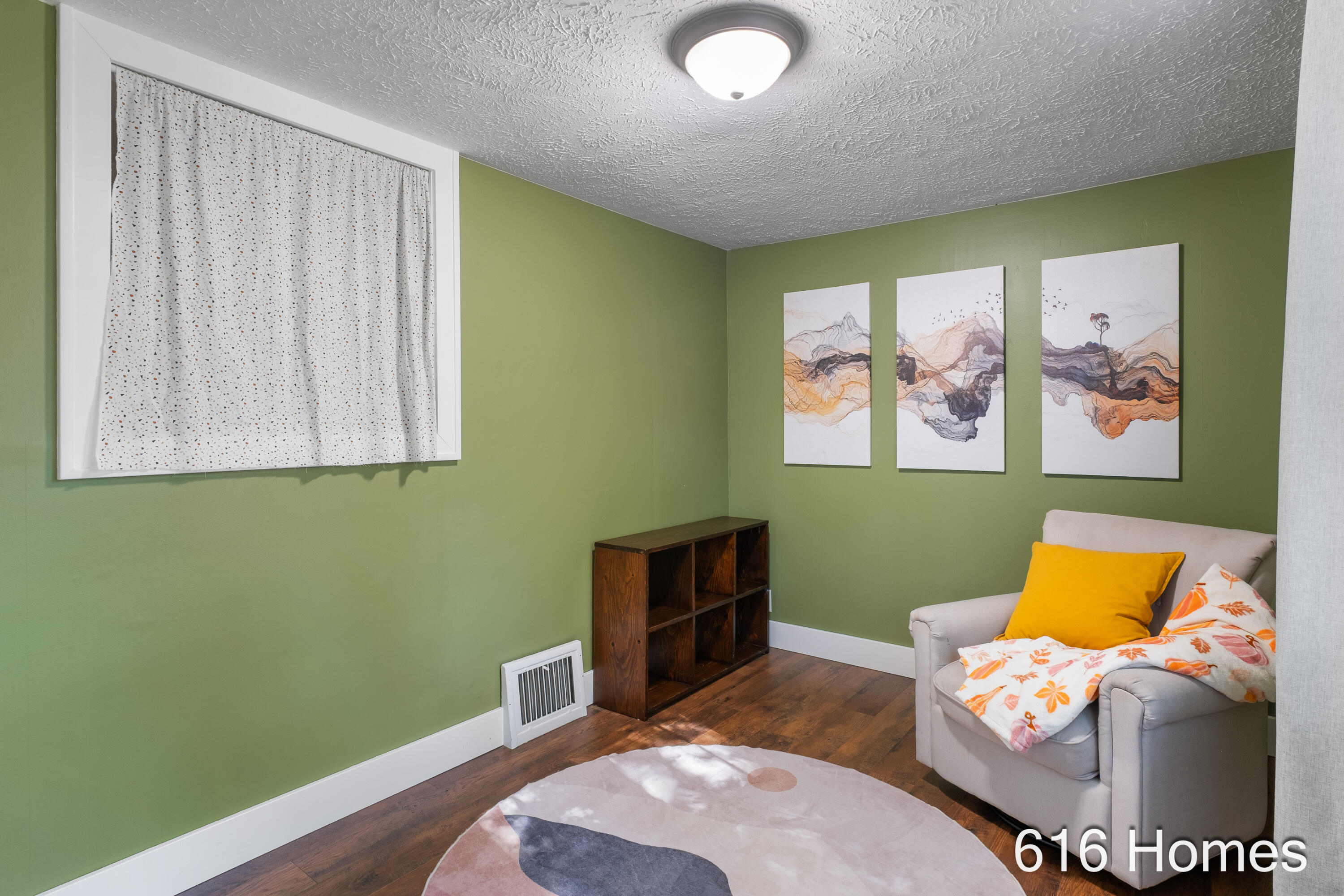 810 Oaklawn Street NE Grand Rapids MI 49505