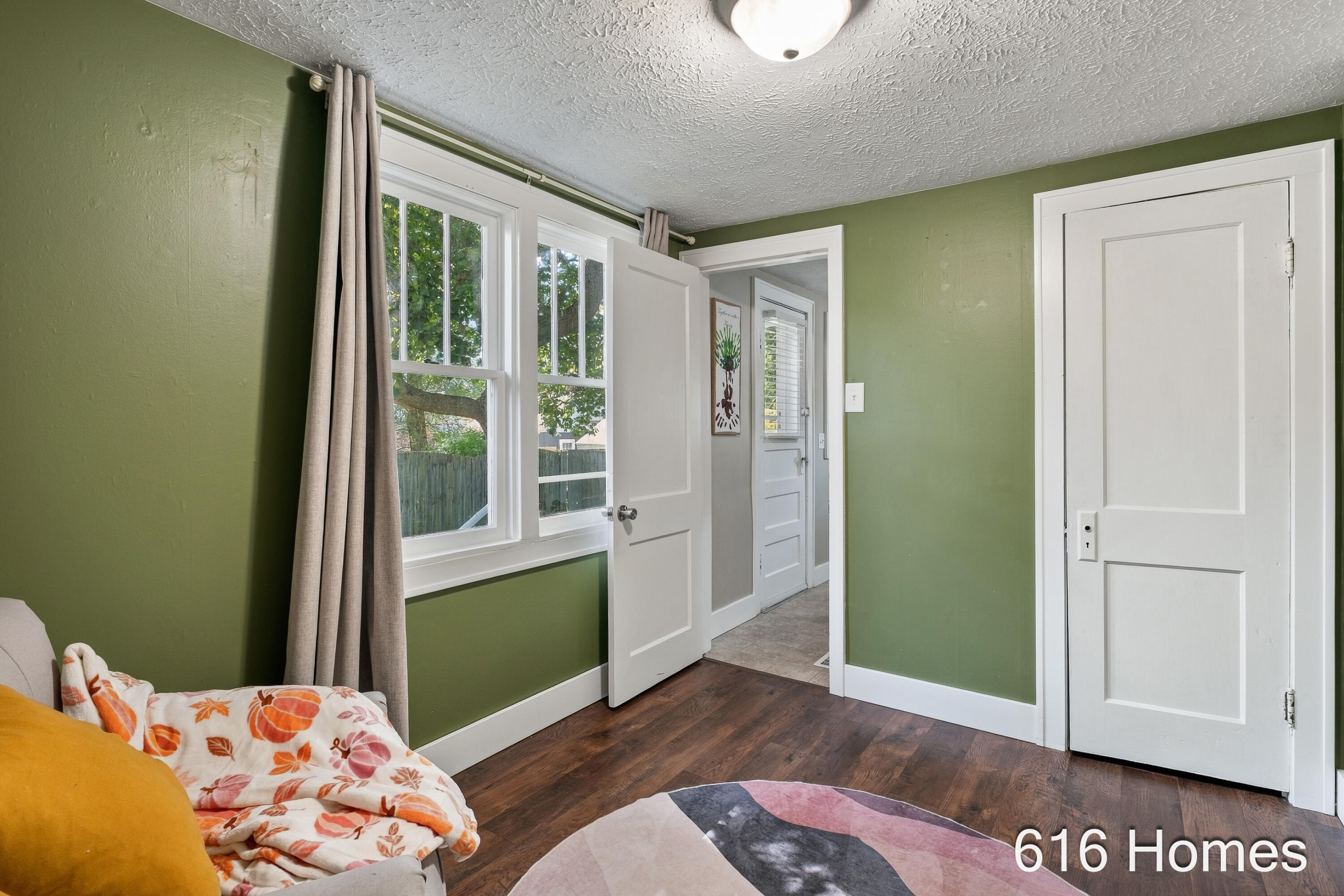 810 Oaklawn Street NE Grand Rapids MI 49505