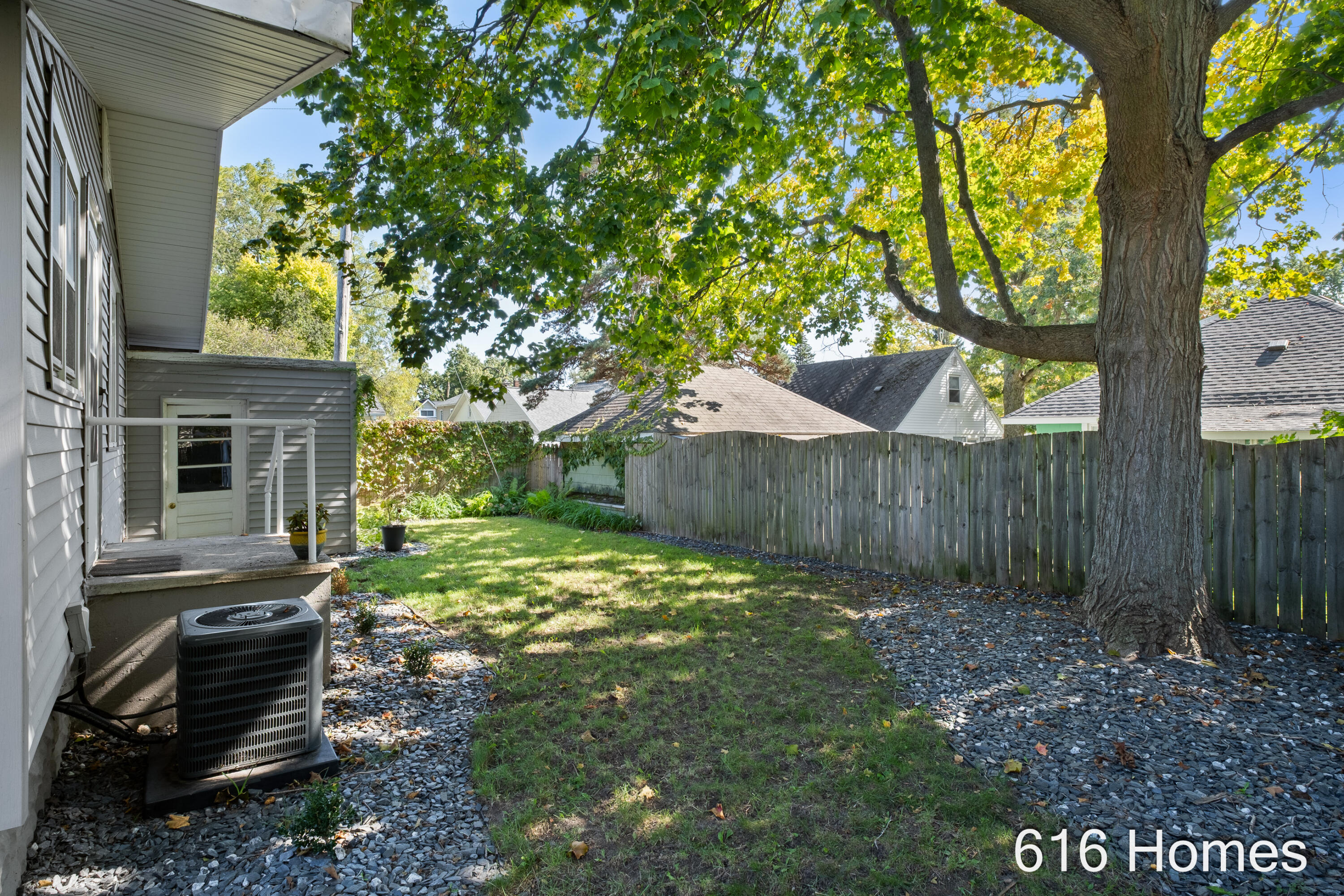 810 Oaklawn Street NE Grand Rapids MI 49505