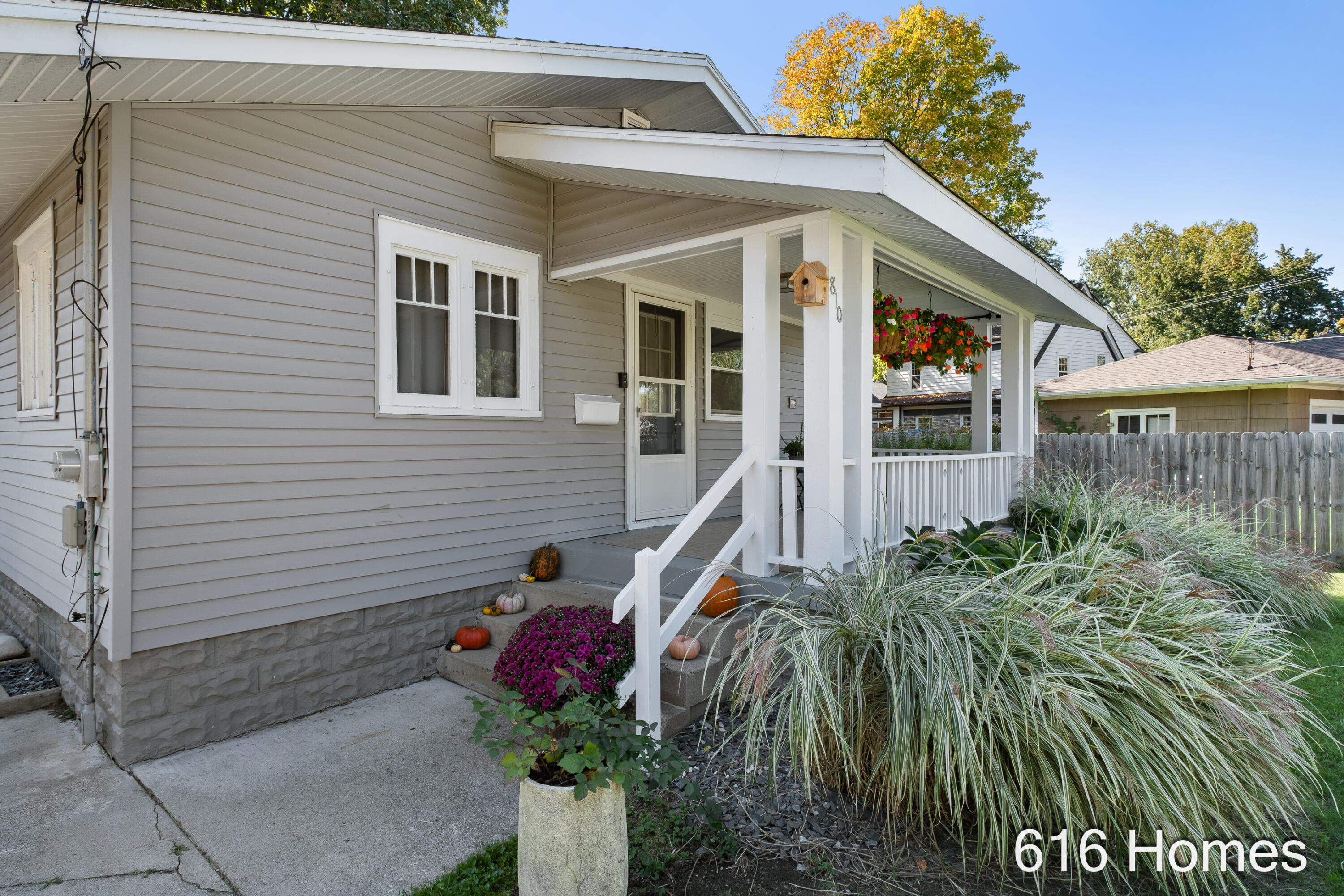 810 Oaklawn Street NE Grand Rapids MI 49505