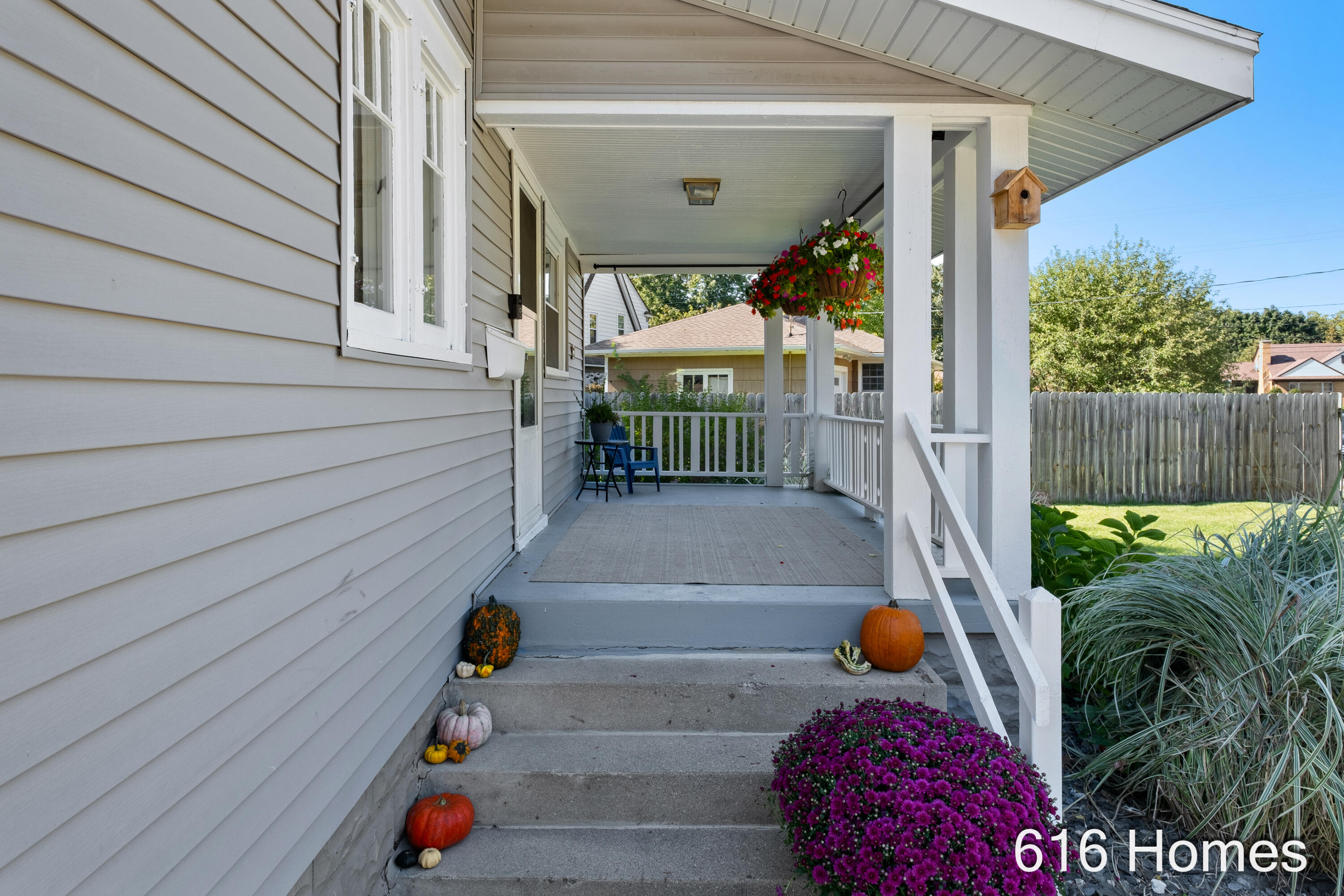 810 Oaklawn Street NE Grand Rapids MI 49505