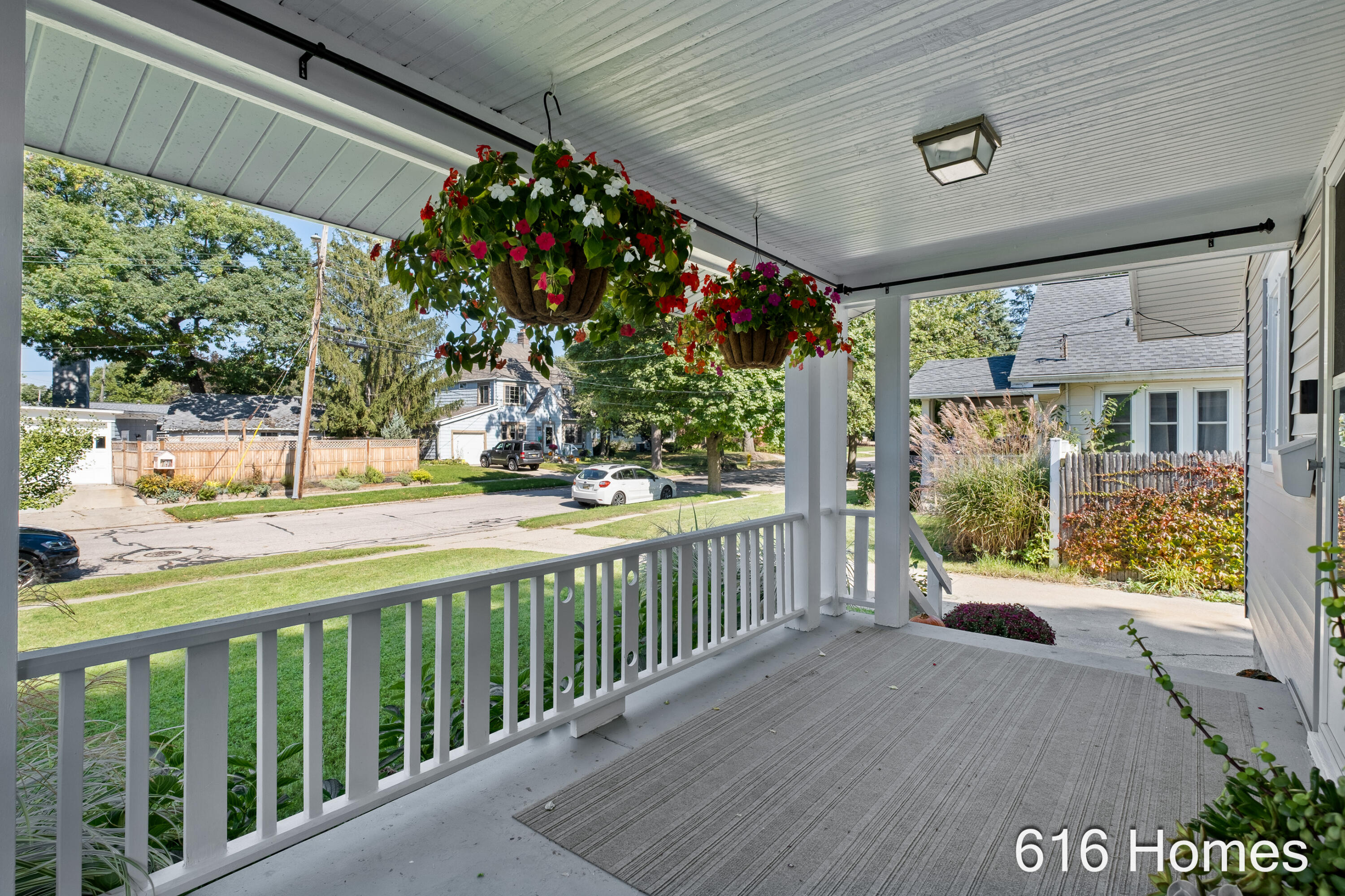 810 Oaklawn Street NE Grand Rapids MI 49505