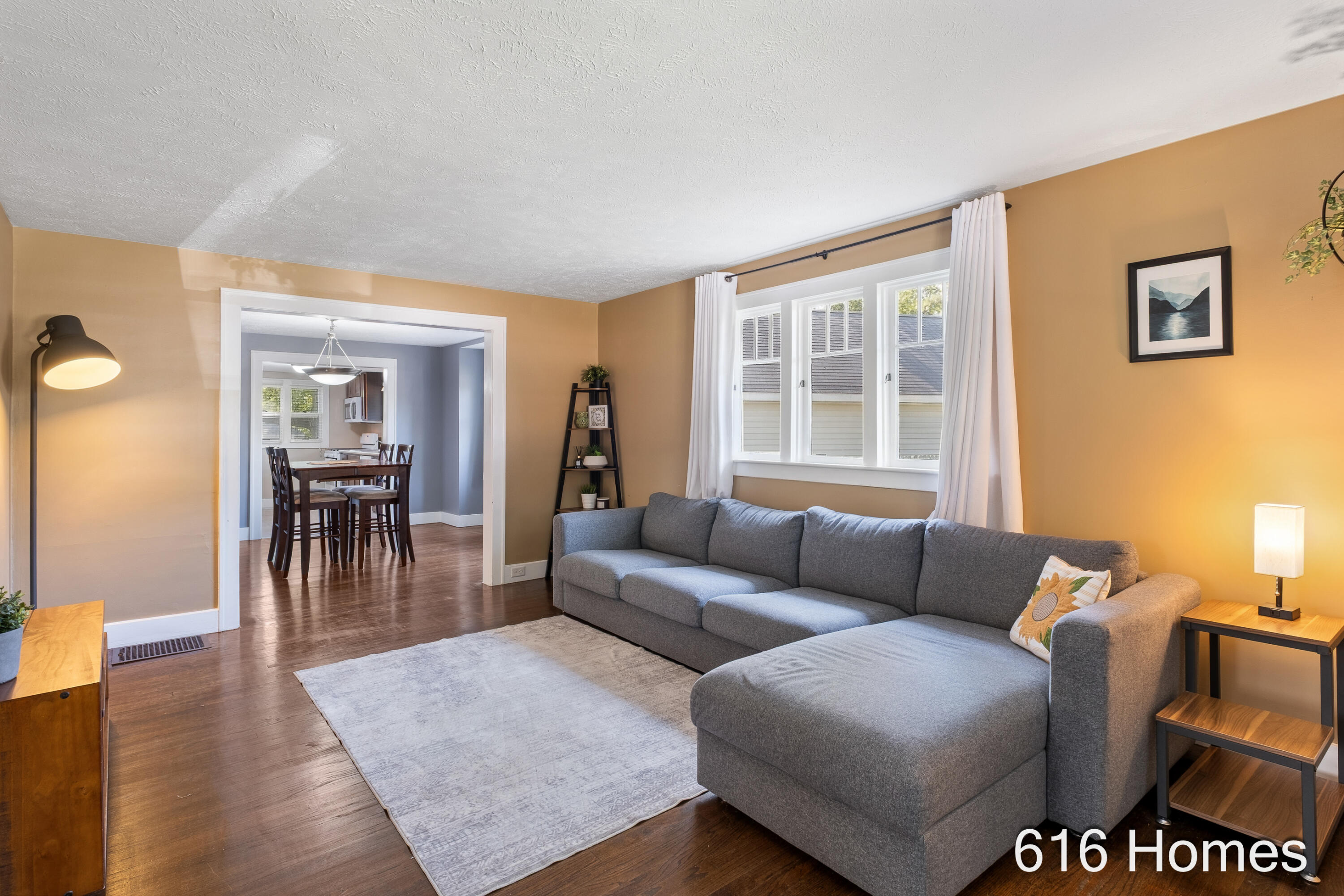 810 Oaklawn Street NE Grand Rapids MI 49505