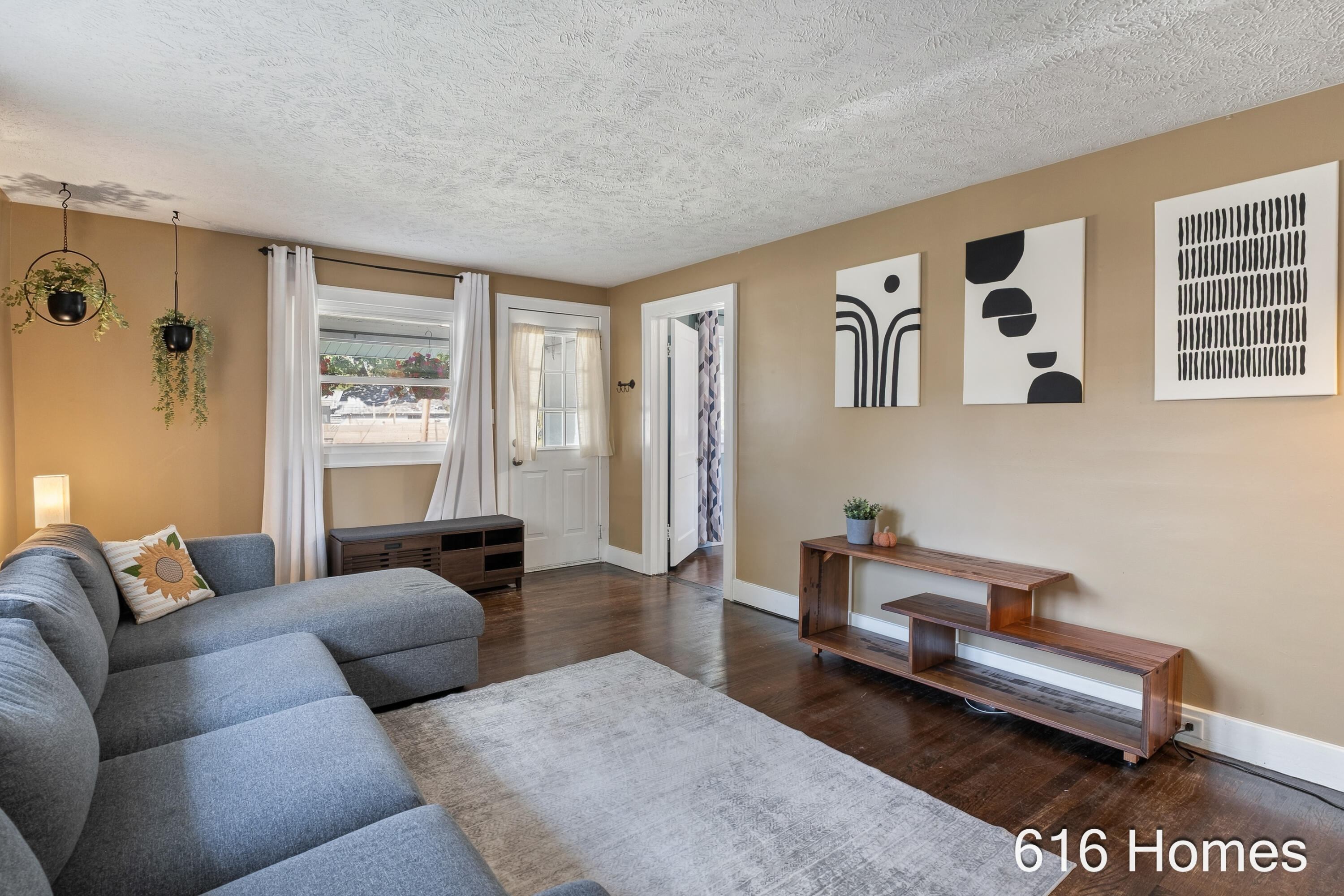 810 Oaklawn Street NE Grand Rapids MI 49505