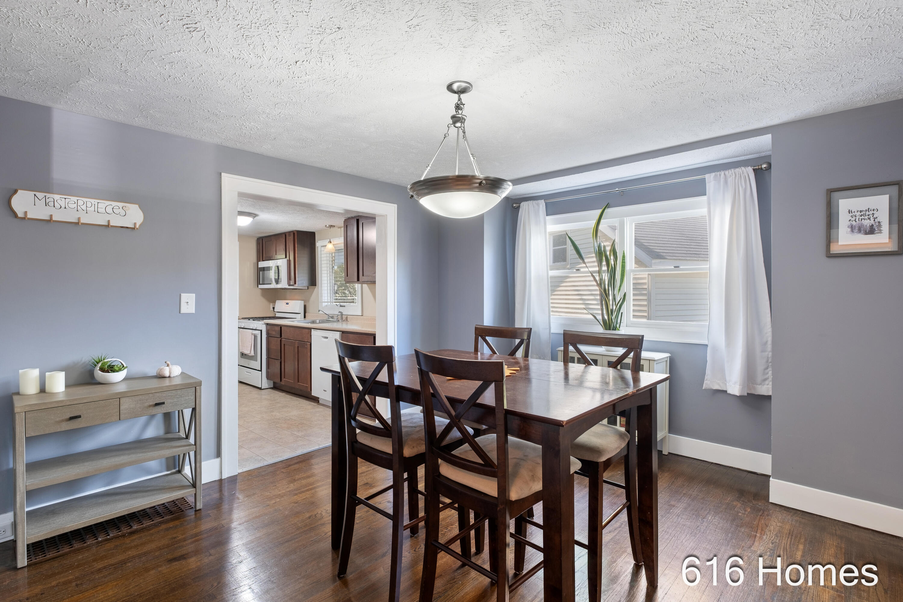 810 Oaklawn Street NE Grand Rapids MI 49505