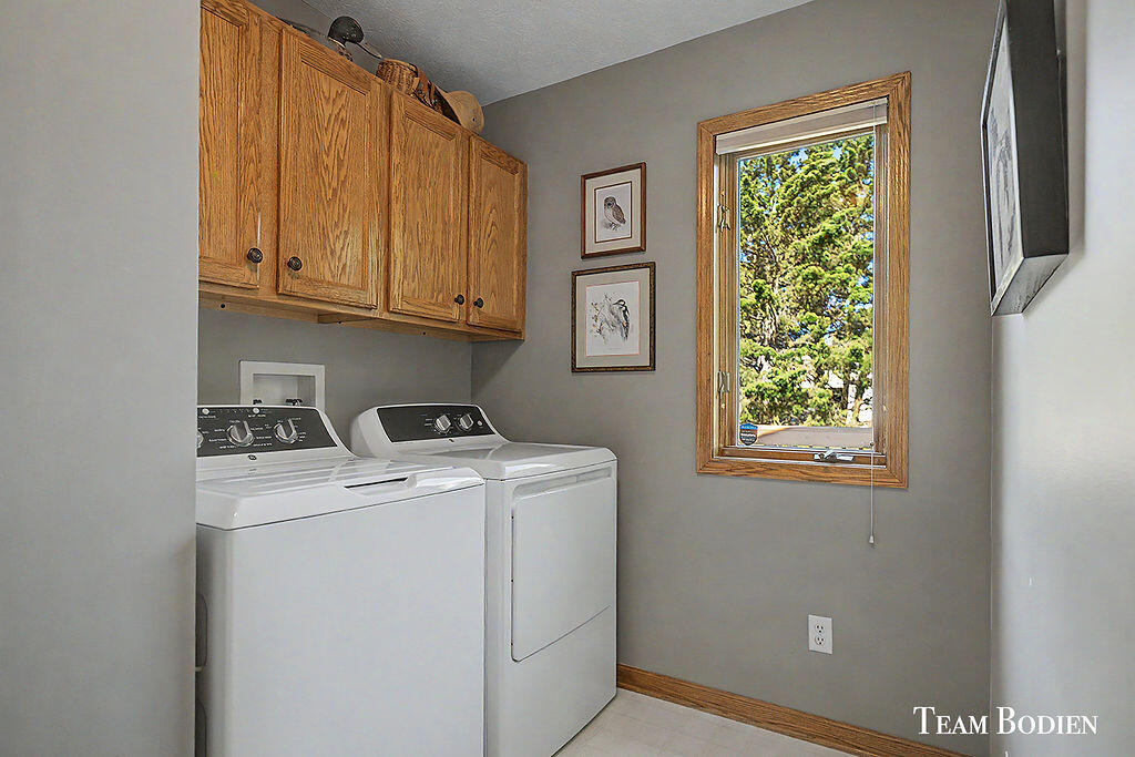 8925 Shaner Avenue NE Rockford MI 49341