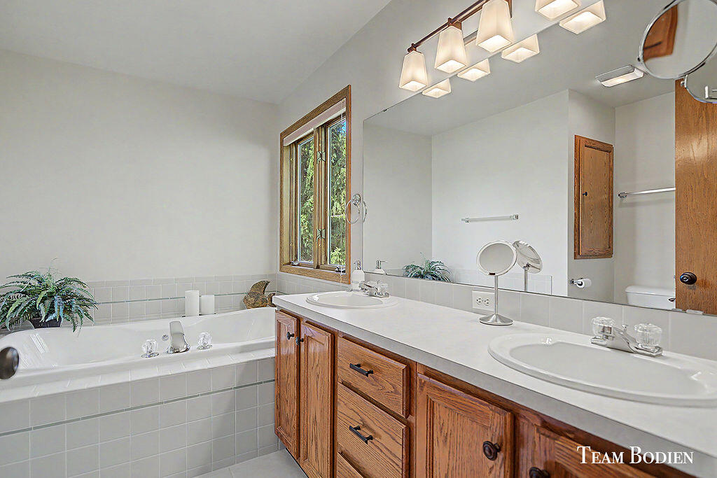 8925 Shaner Avenue NE Rockford MI 49341