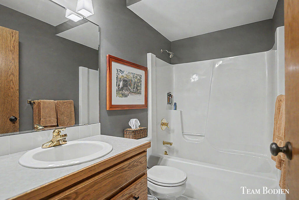 8925 Shaner Avenue NE Rockford MI 49341