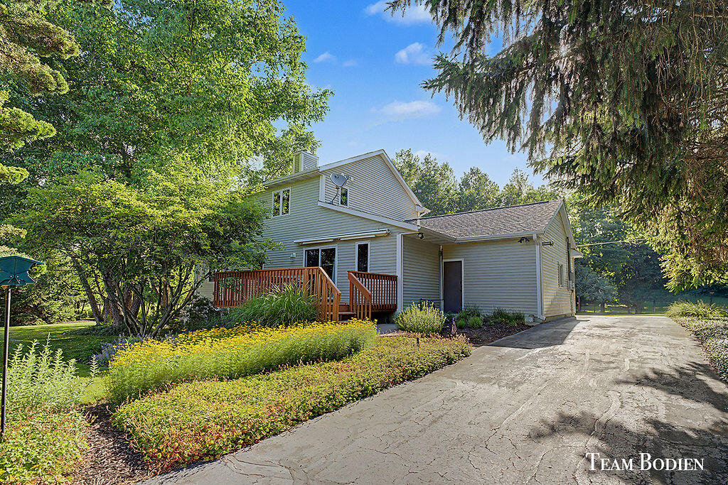 8925 Shaner Avenue NE Rockford MI 49341