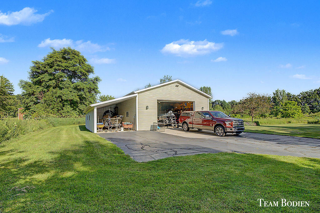 8925 Shaner Avenue NE Rockford MI 49341