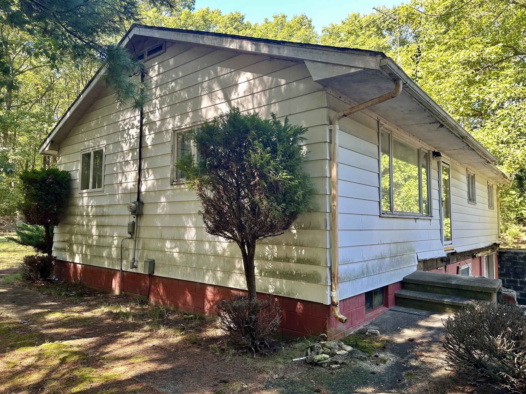2439 N Lakeshore Drive Ludington MI 49431