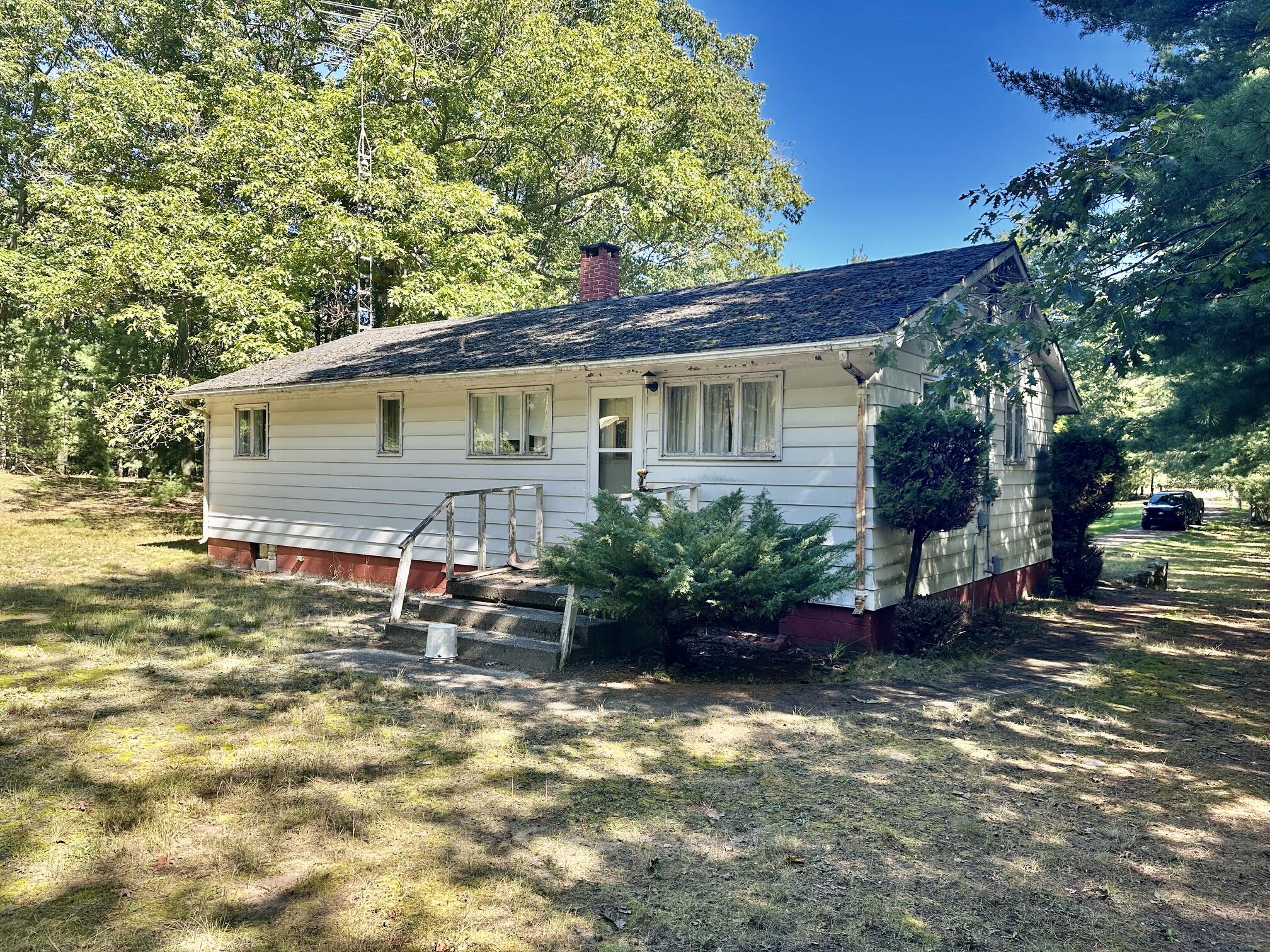 2439 N Lakeshore Drive Ludington MI 49431
