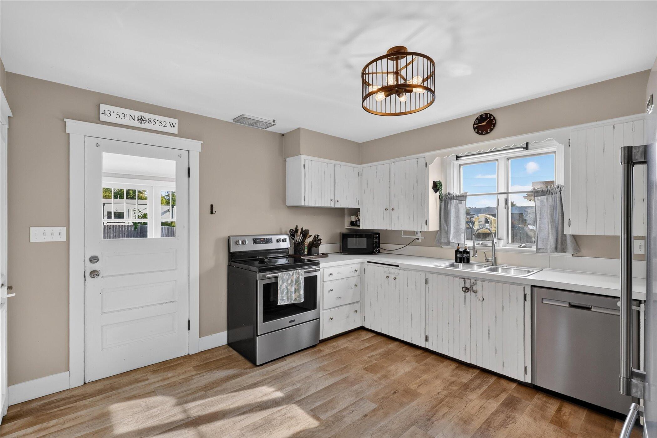 307 W Washington Avenue Zeeland MI 49464