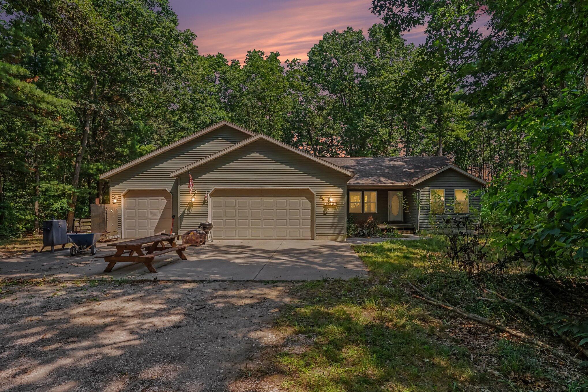 416 E River Road Muskegon MI 49445