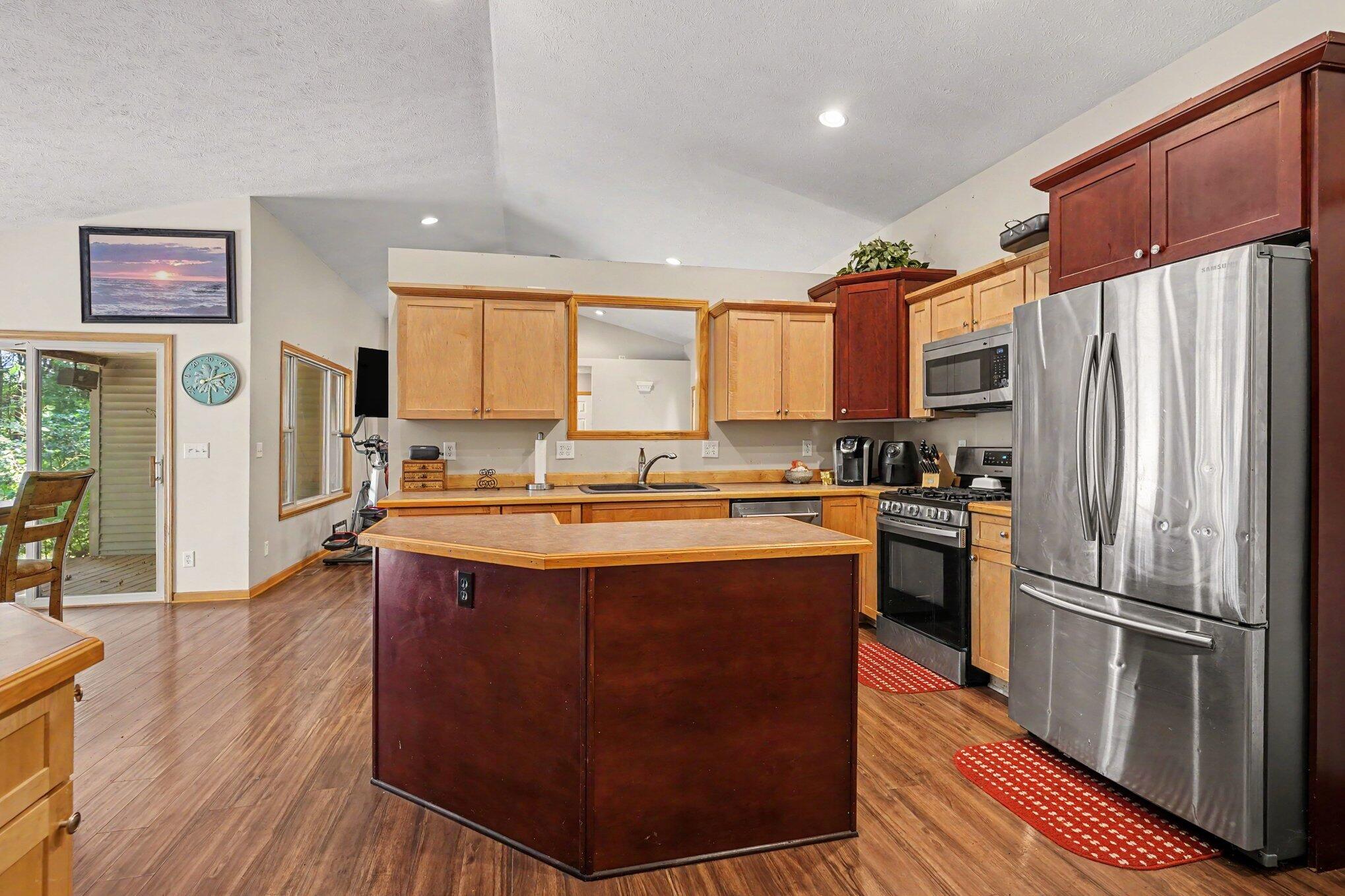 416 E River Road Muskegon MI 49445