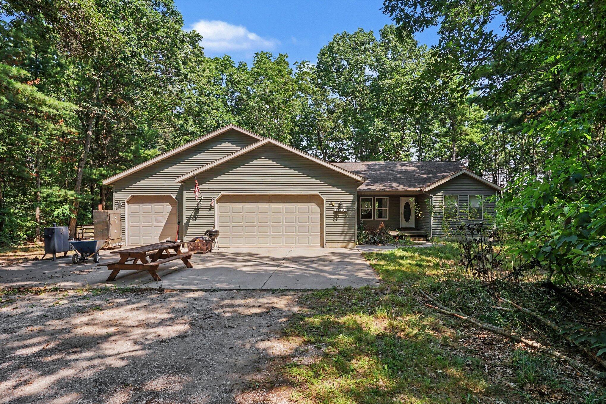416 E River Road Muskegon MI 49445