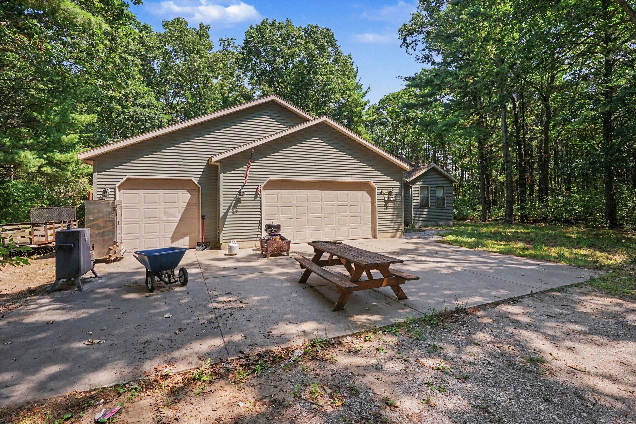 416 E River Road Muskegon MI 49445